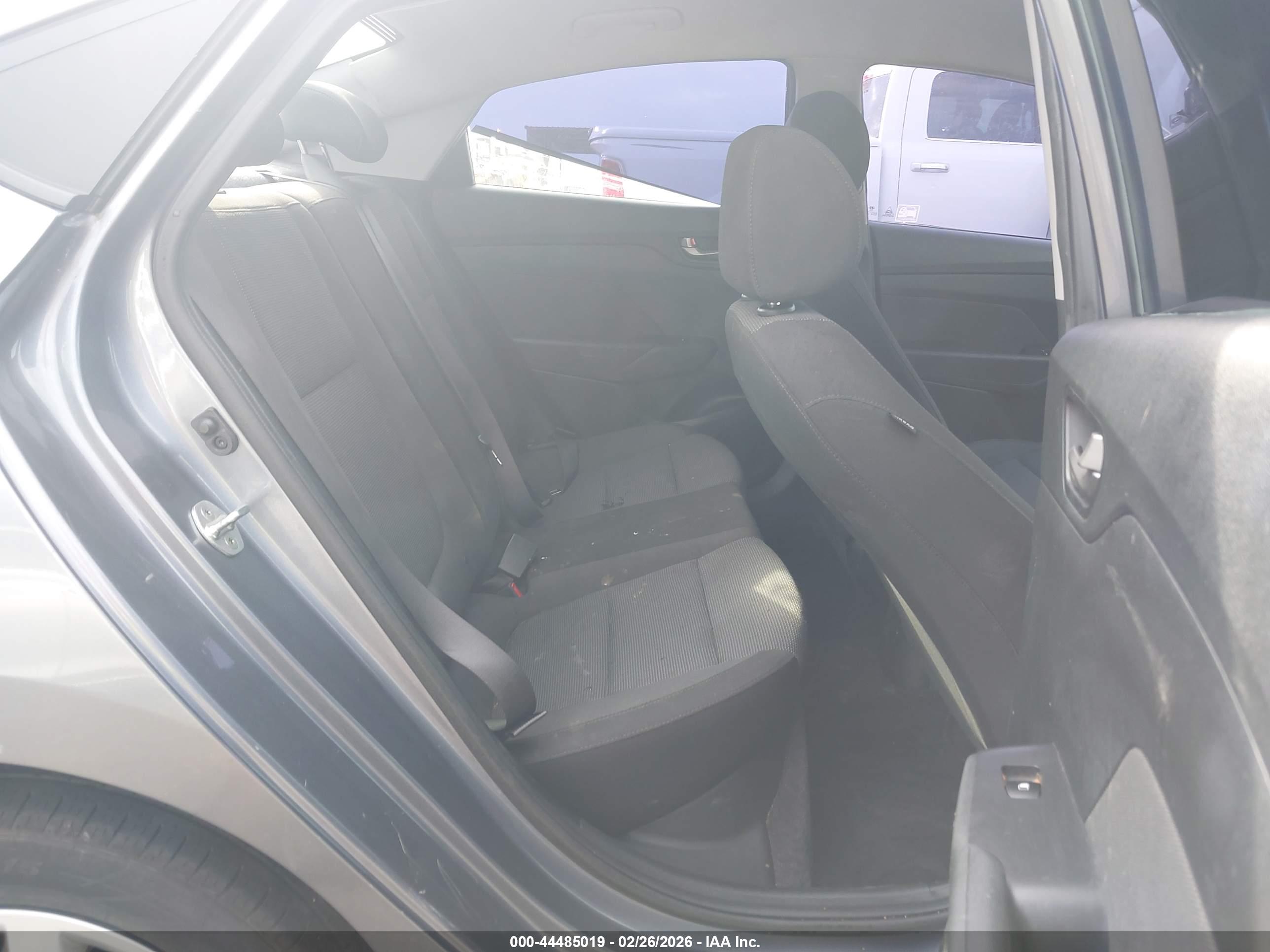HYUNDAI ACCENT image 8