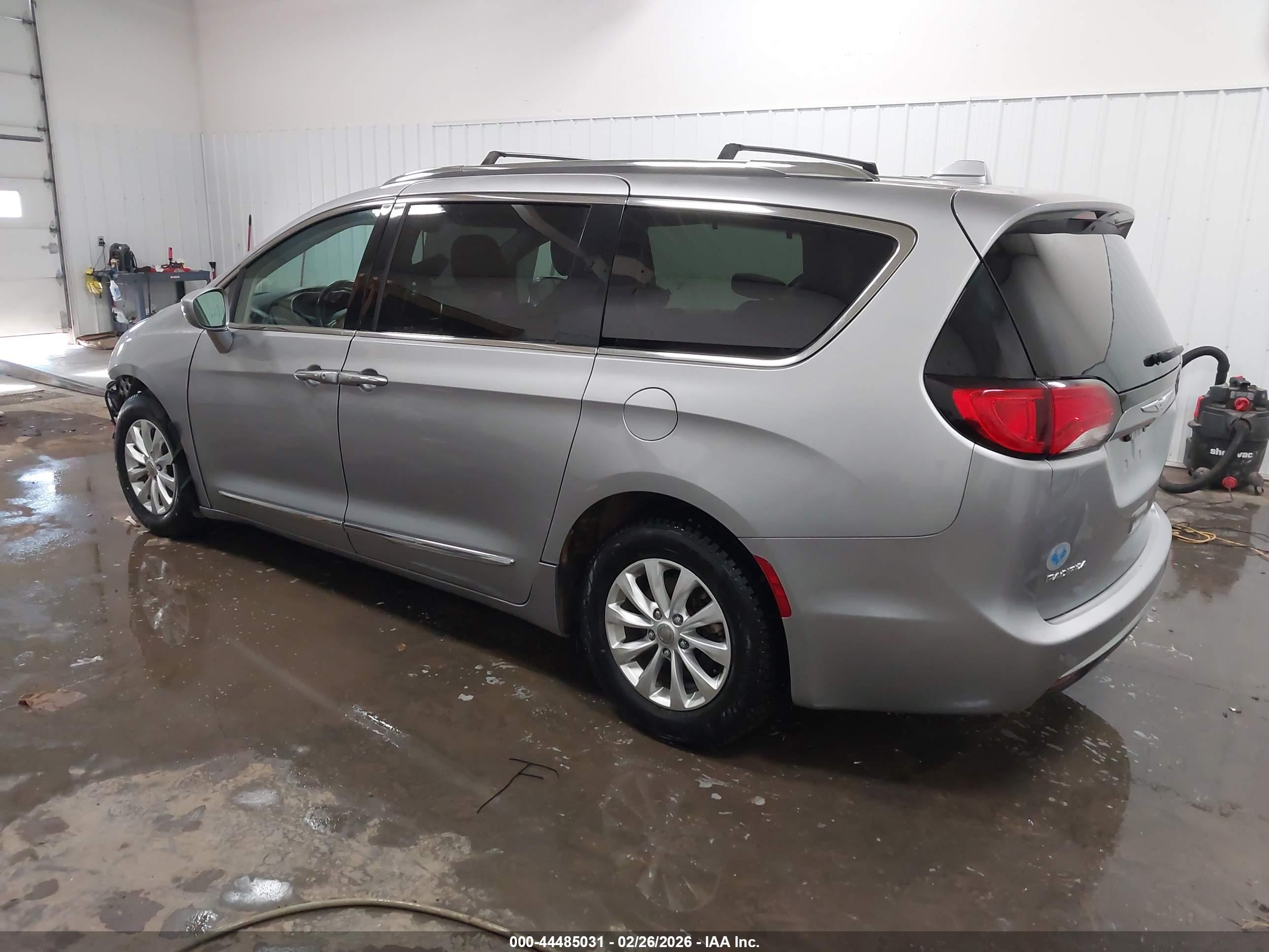 CHRYSLER PACIFICA image 3