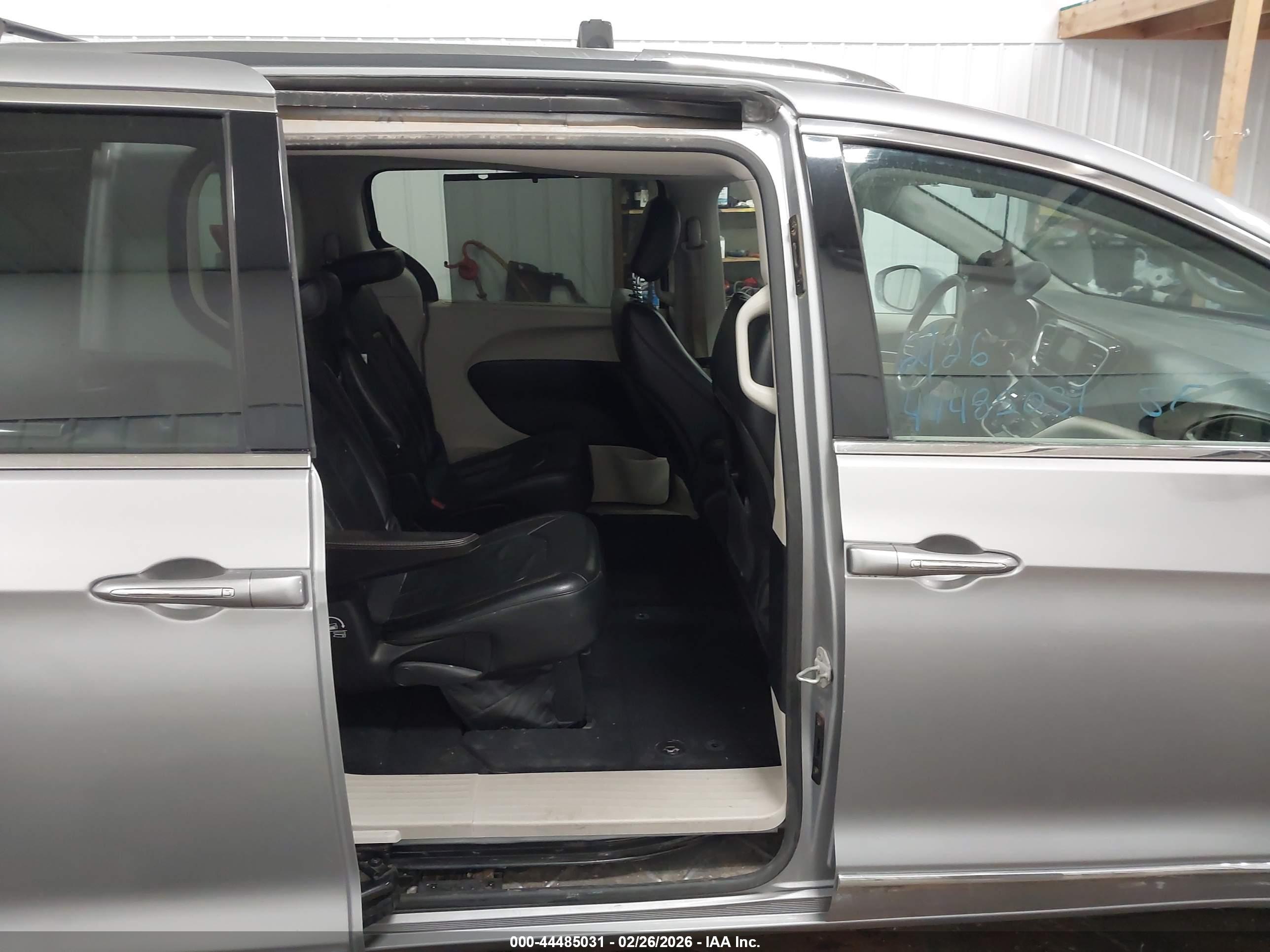 CHRYSLER PACIFICA image 8