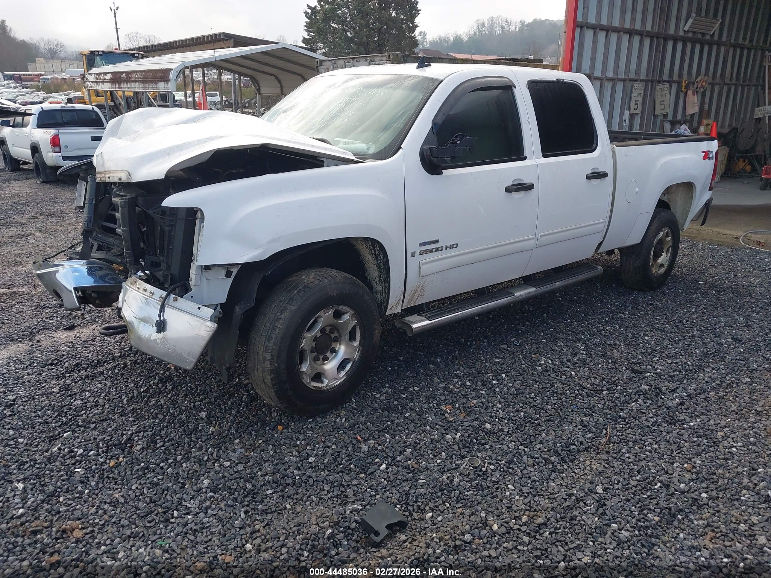 GMC SIERRA image 2