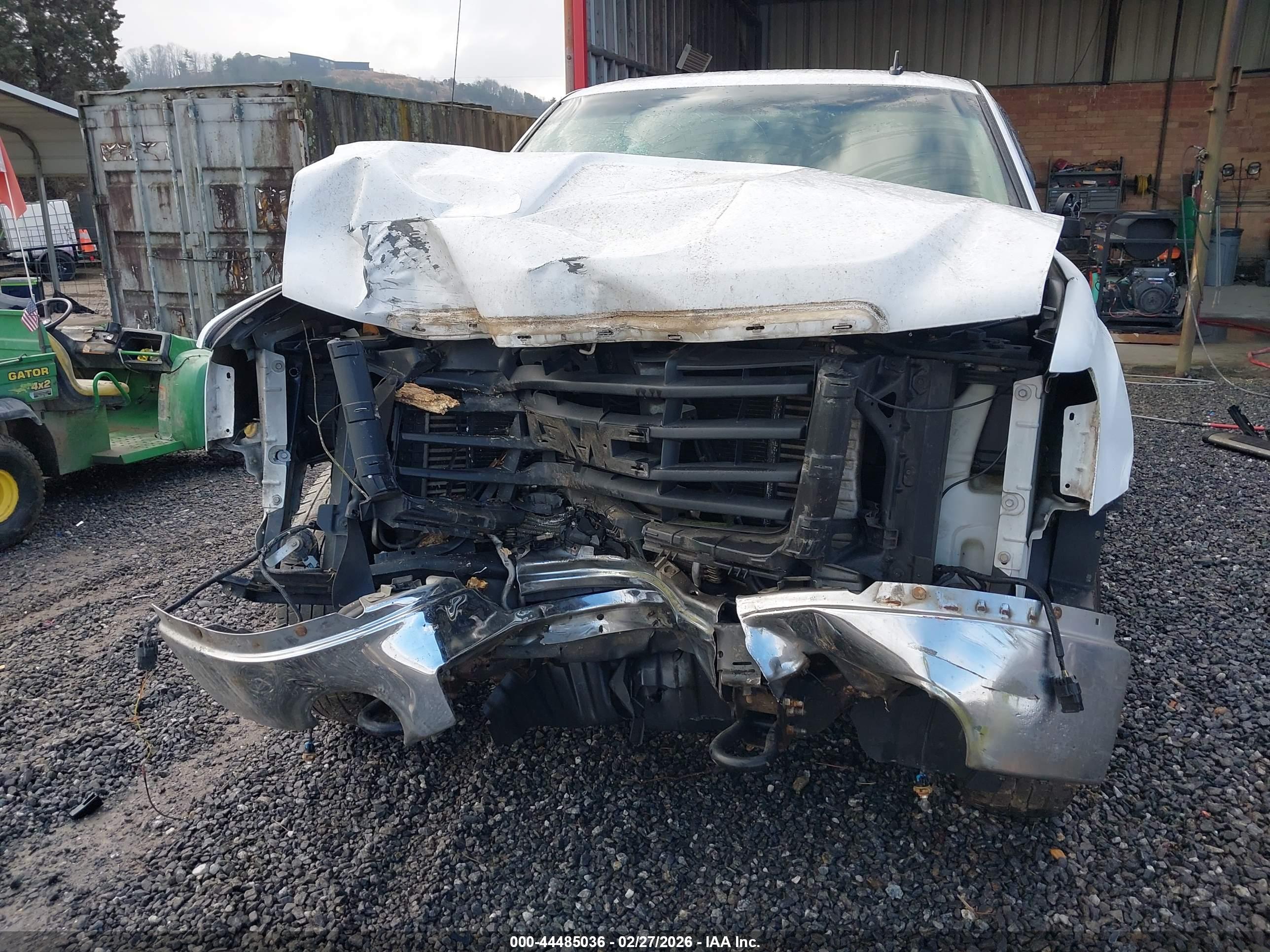 GMC SIERRA image 6