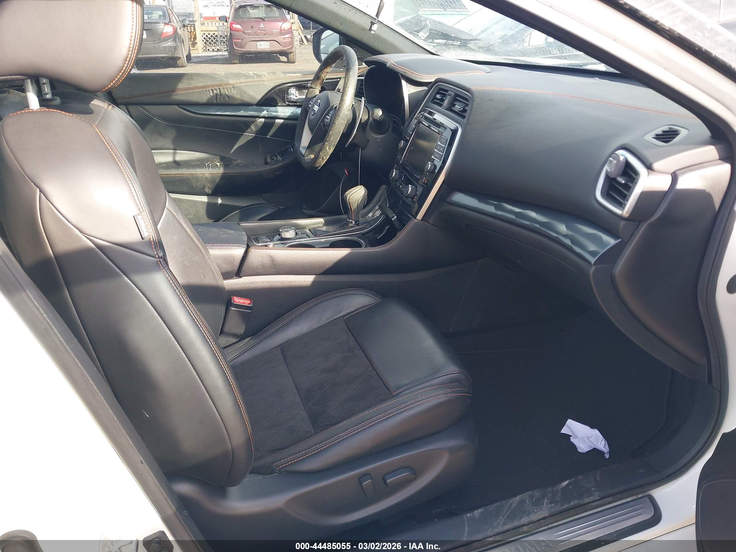 NISSAN MAXIMA image 5