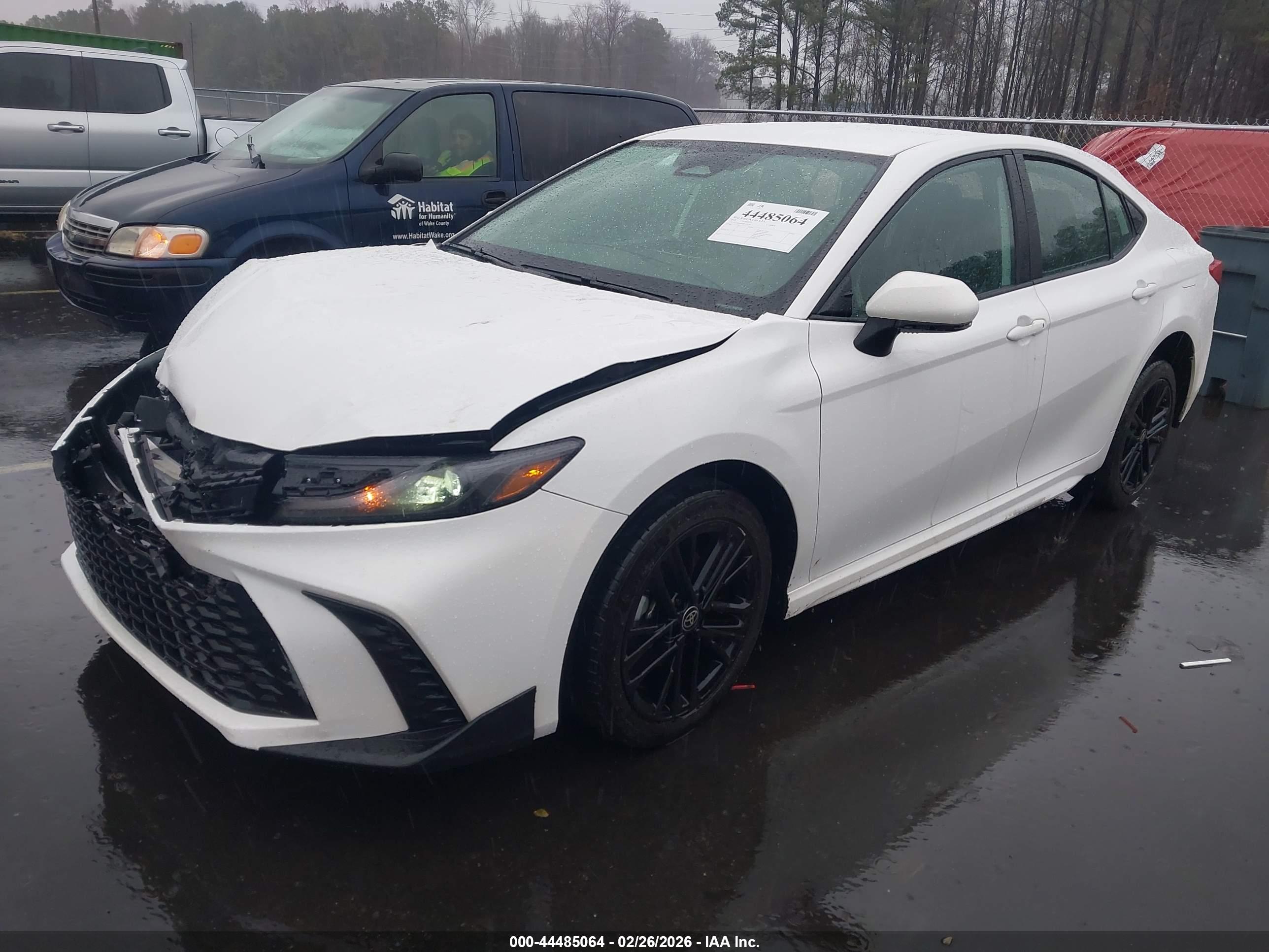 TOYOTA CAMRY image 2