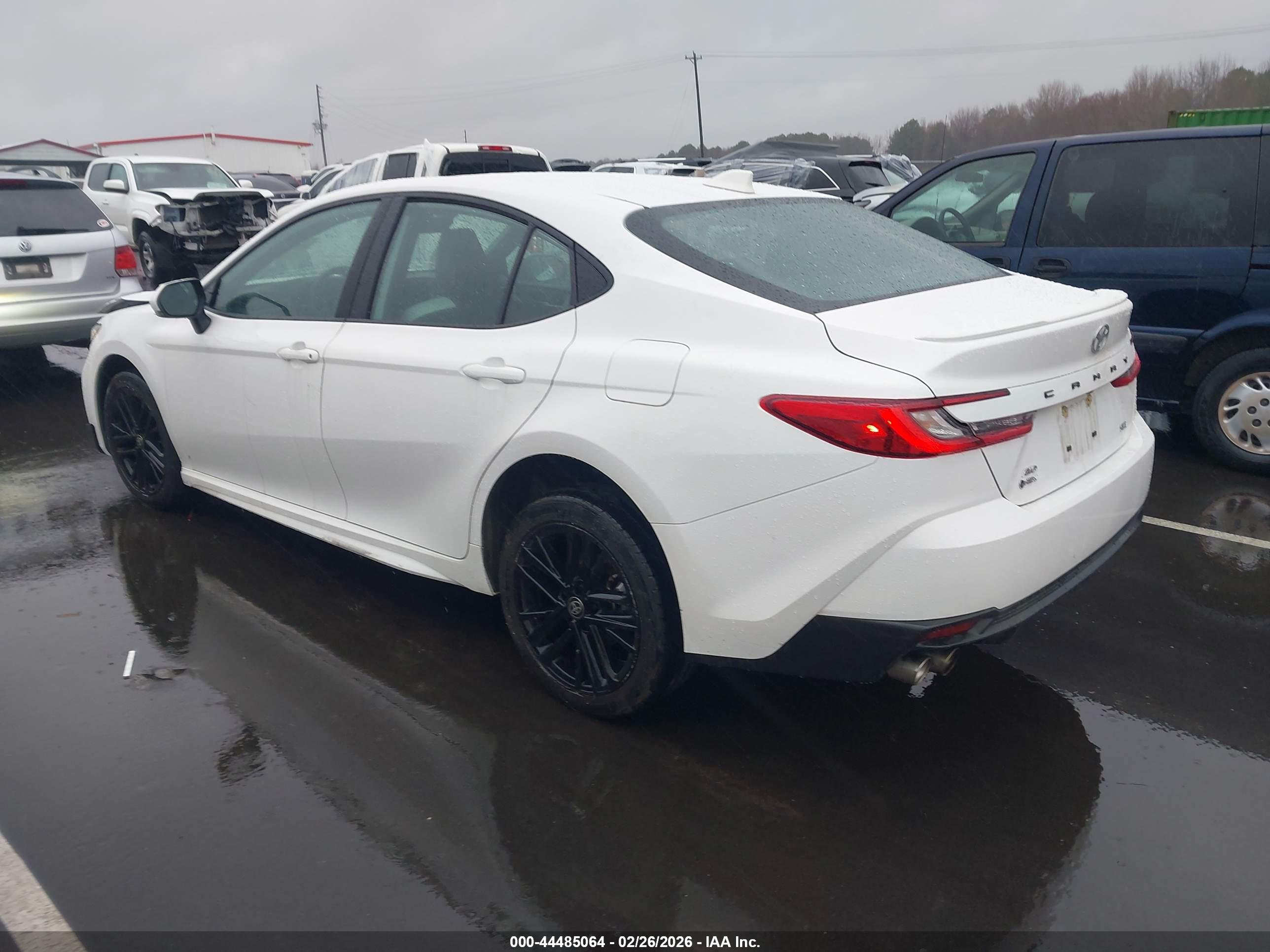 TOYOTA CAMRY image 3