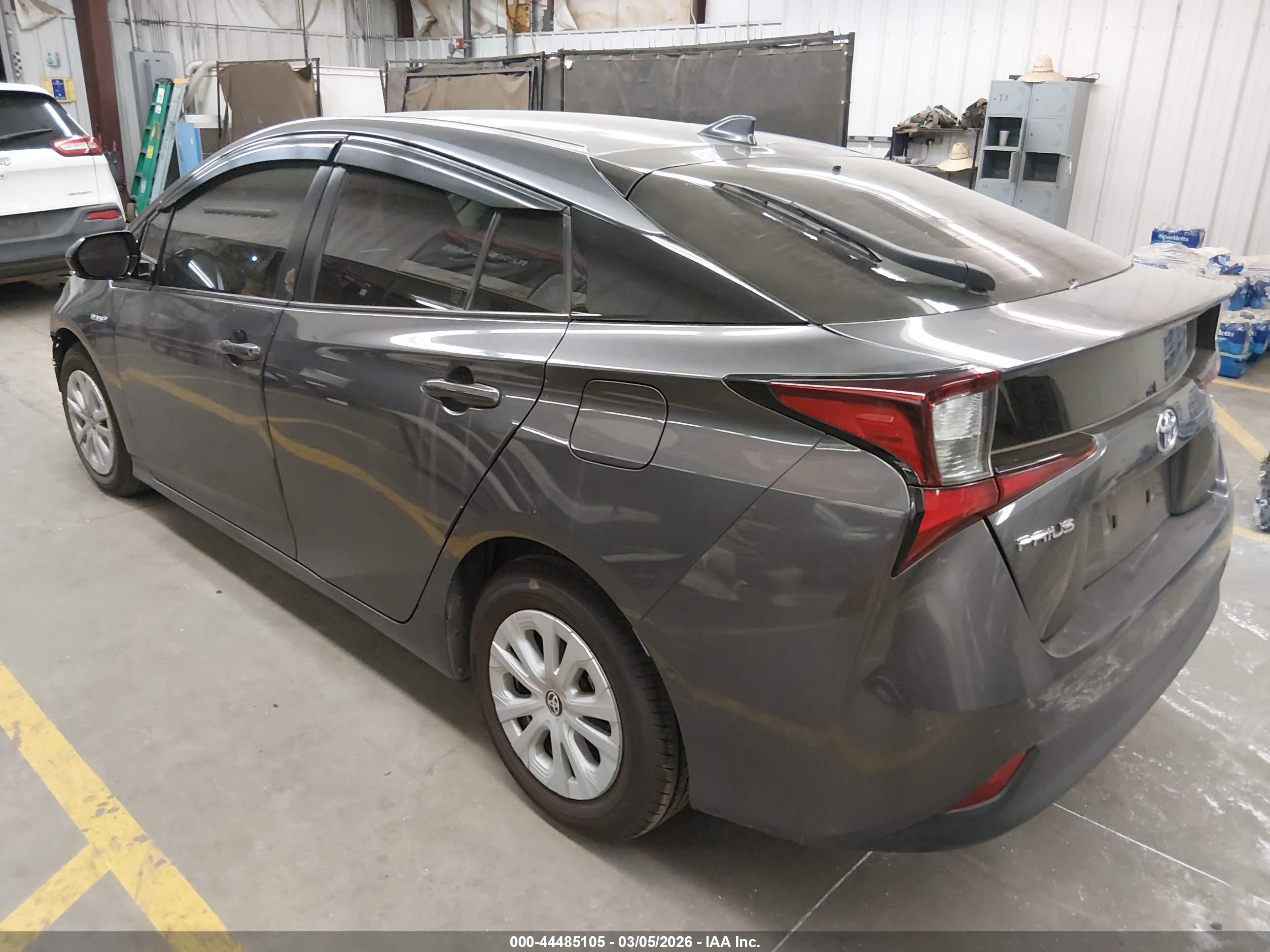 TOYOTA PRIUS image 3