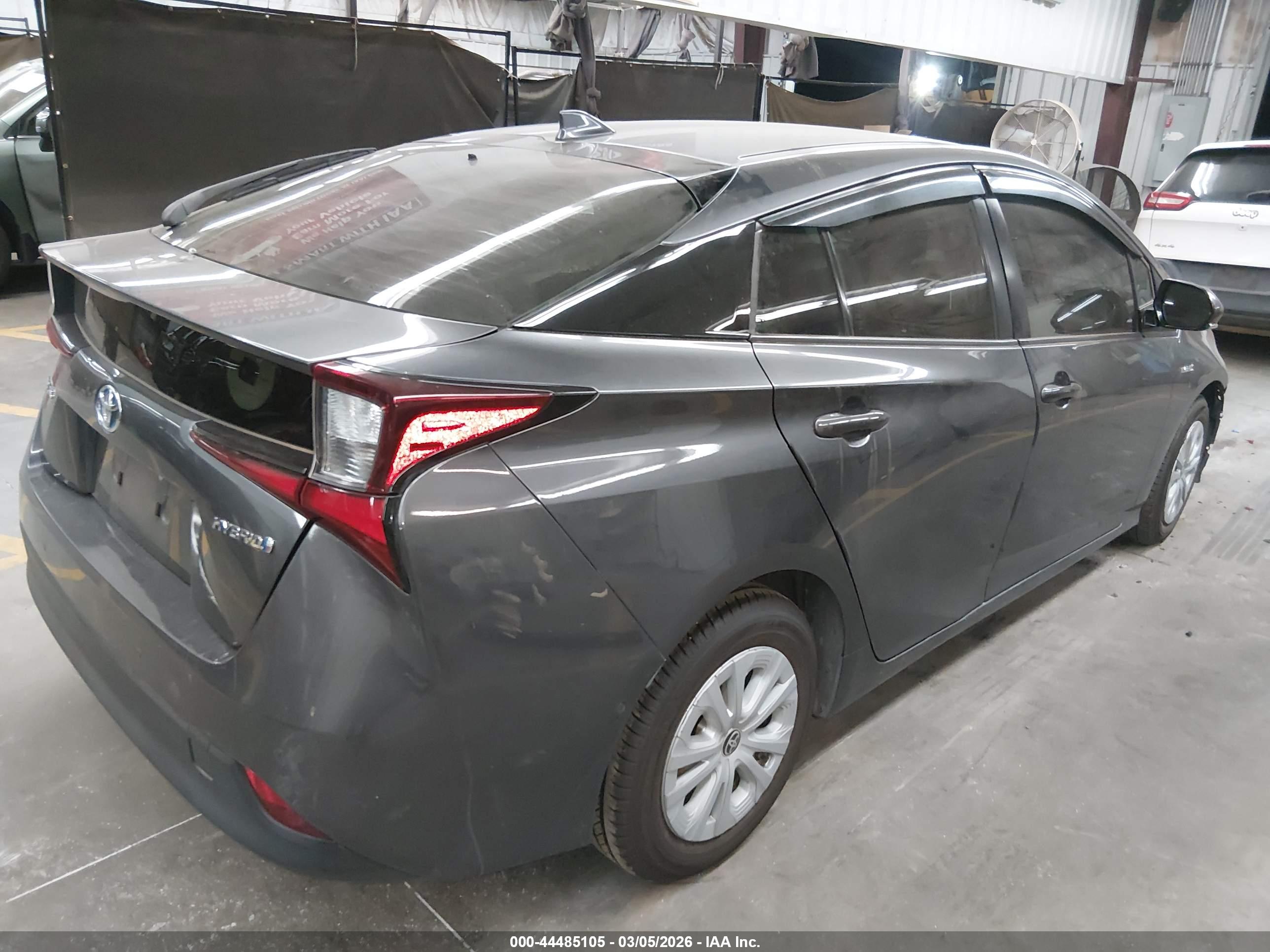 TOYOTA PRIUS image 4