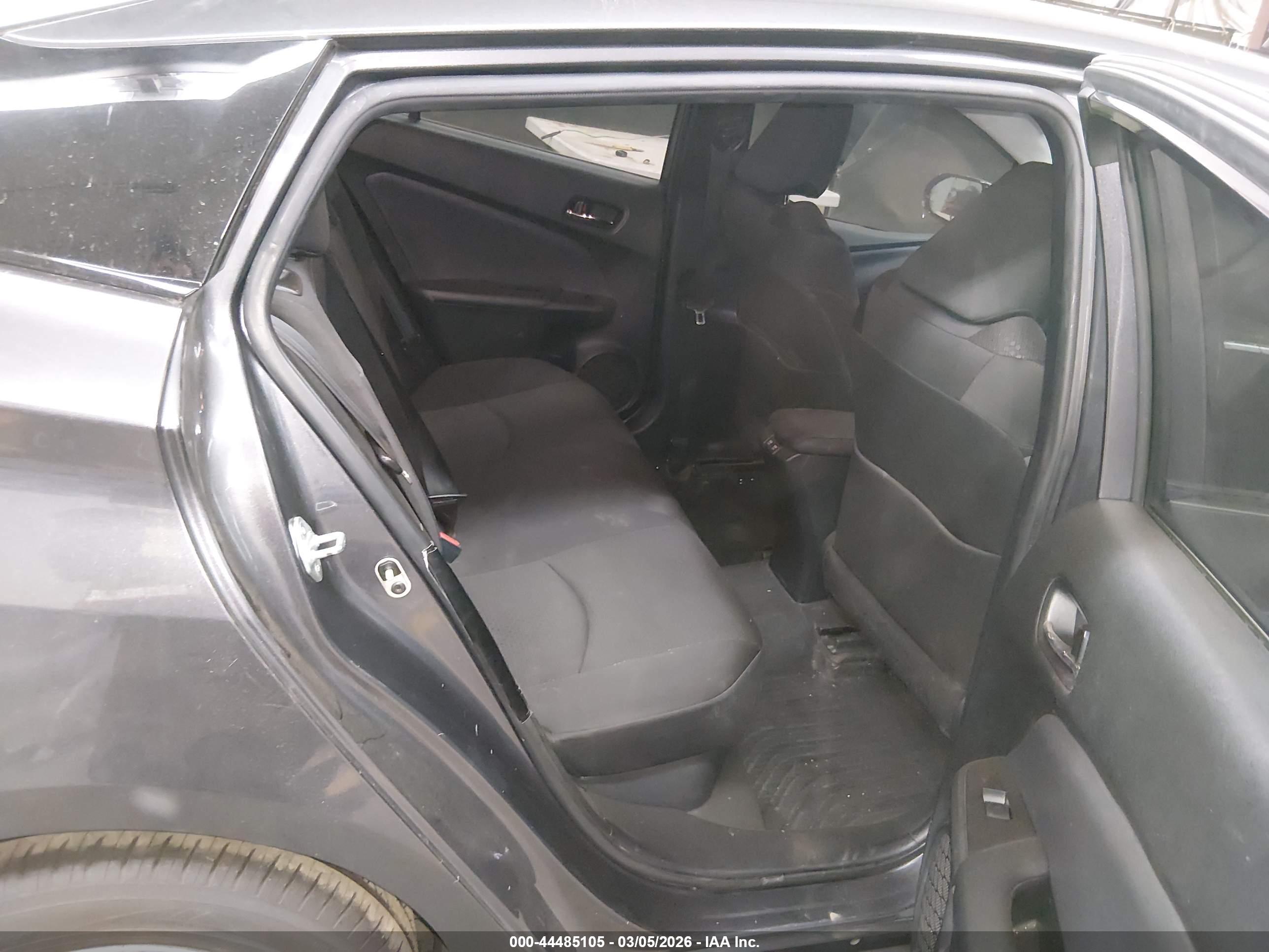 TOYOTA PRIUS image 8