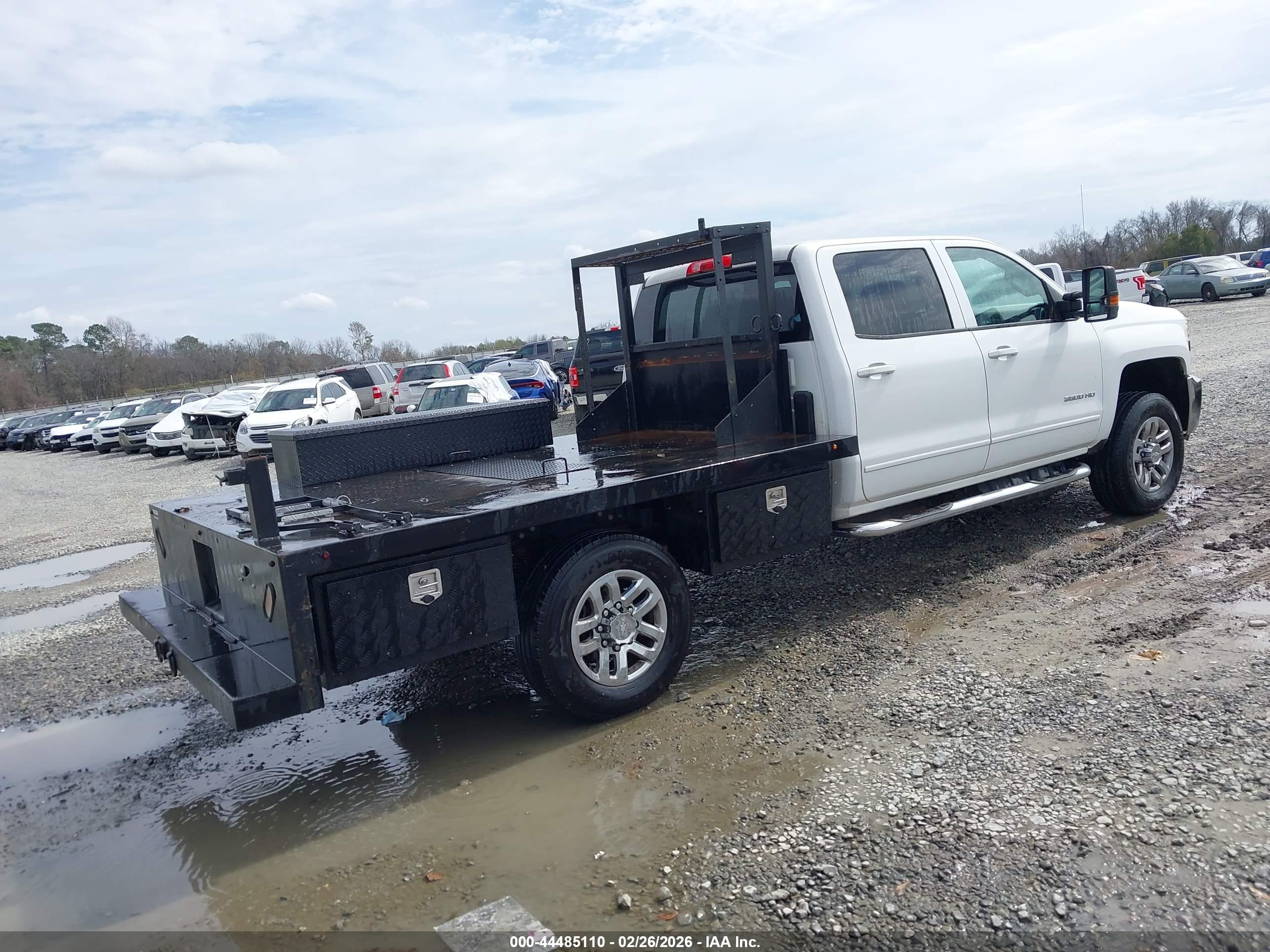 CHEVROLET SILVERADO image 4