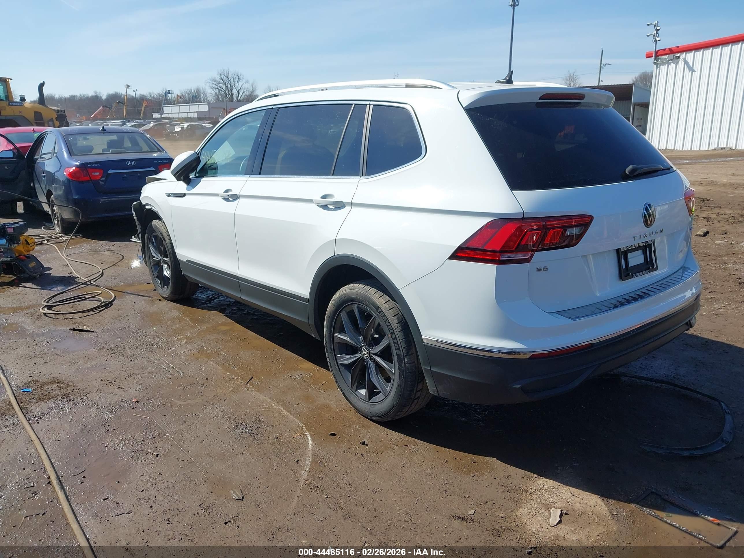 VOLKSWAGEN TIGUAN image 3