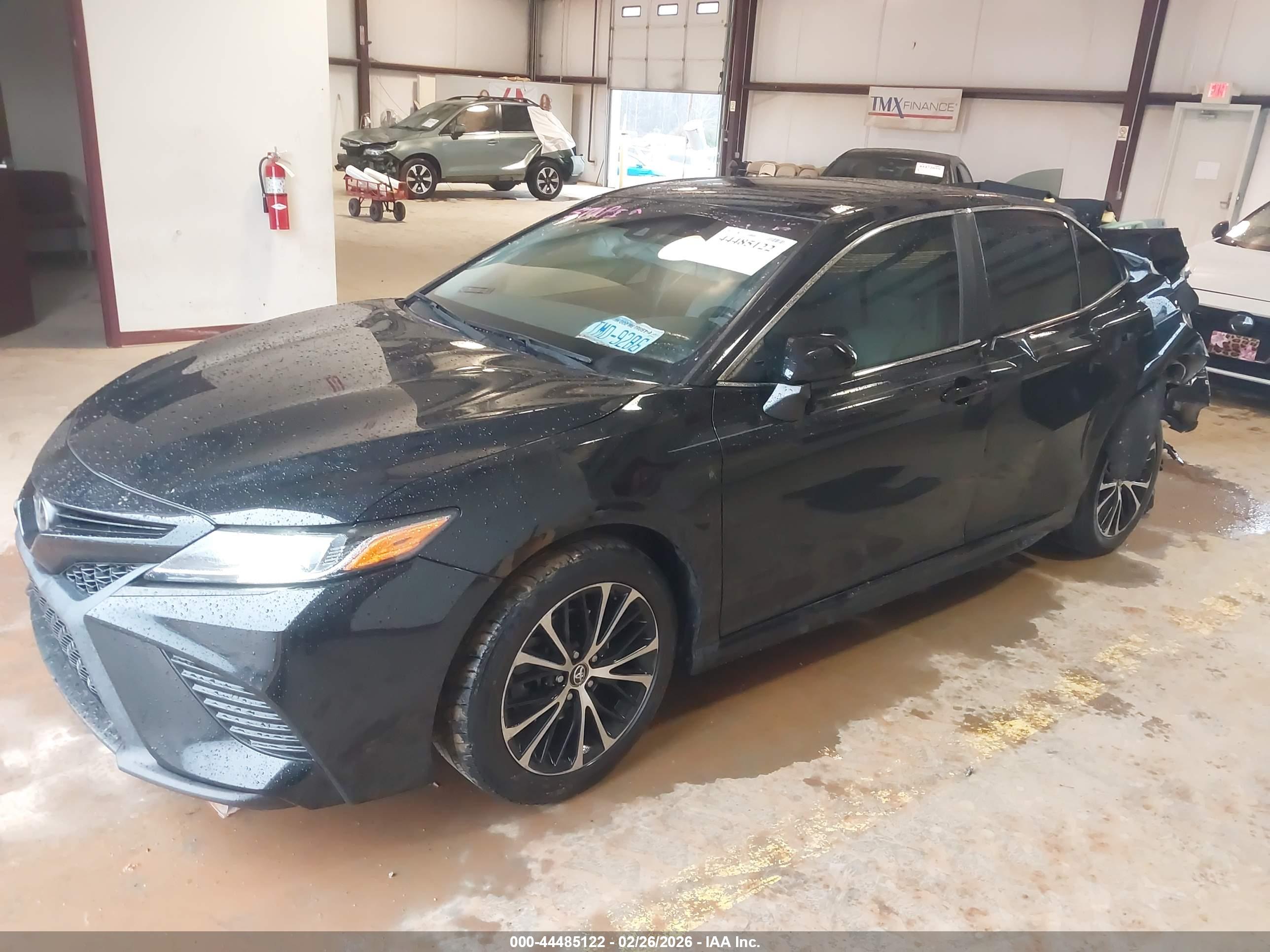 TOYOTA CAMRY image 2