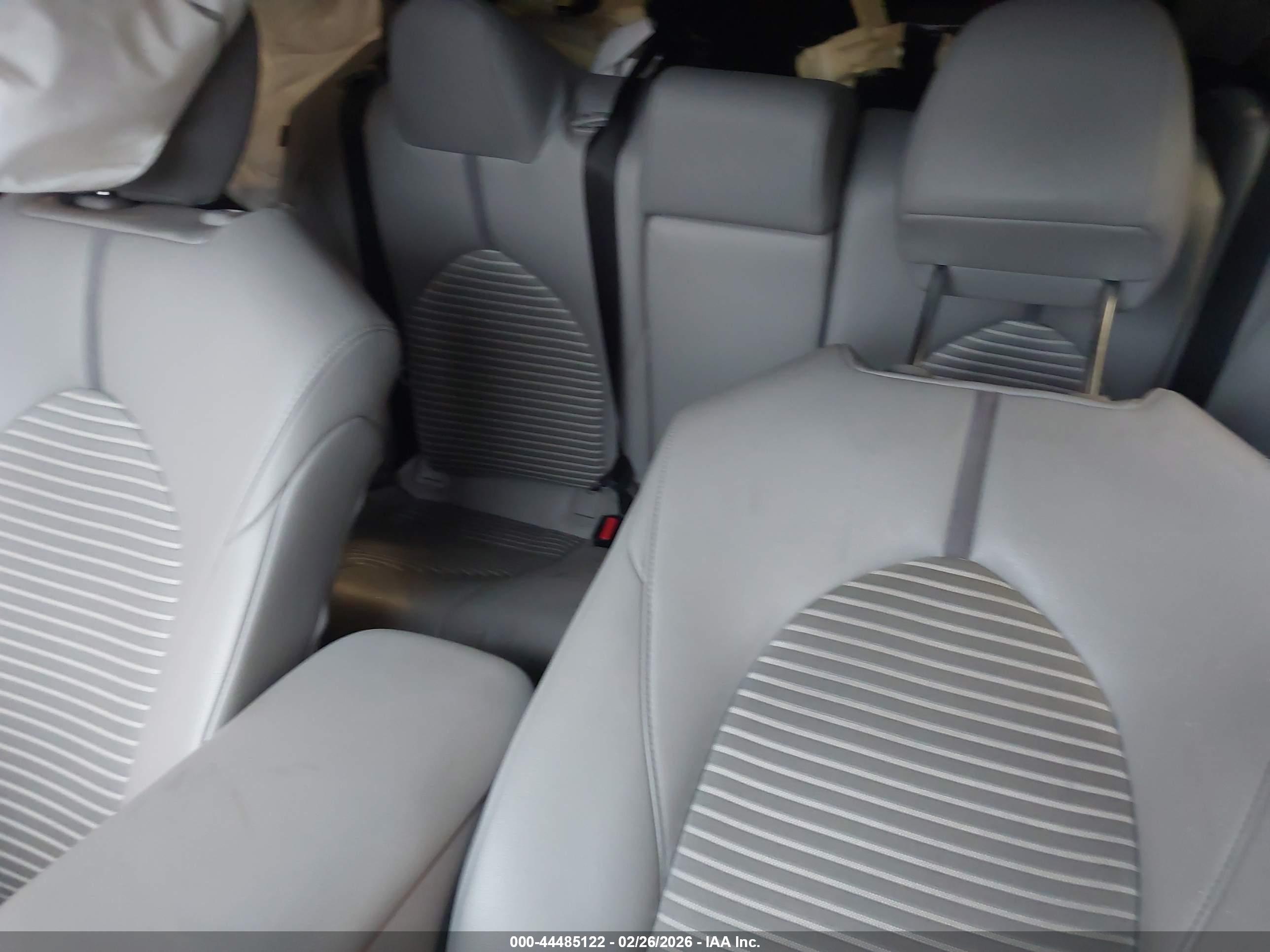 TOYOTA CAMRY image 8
