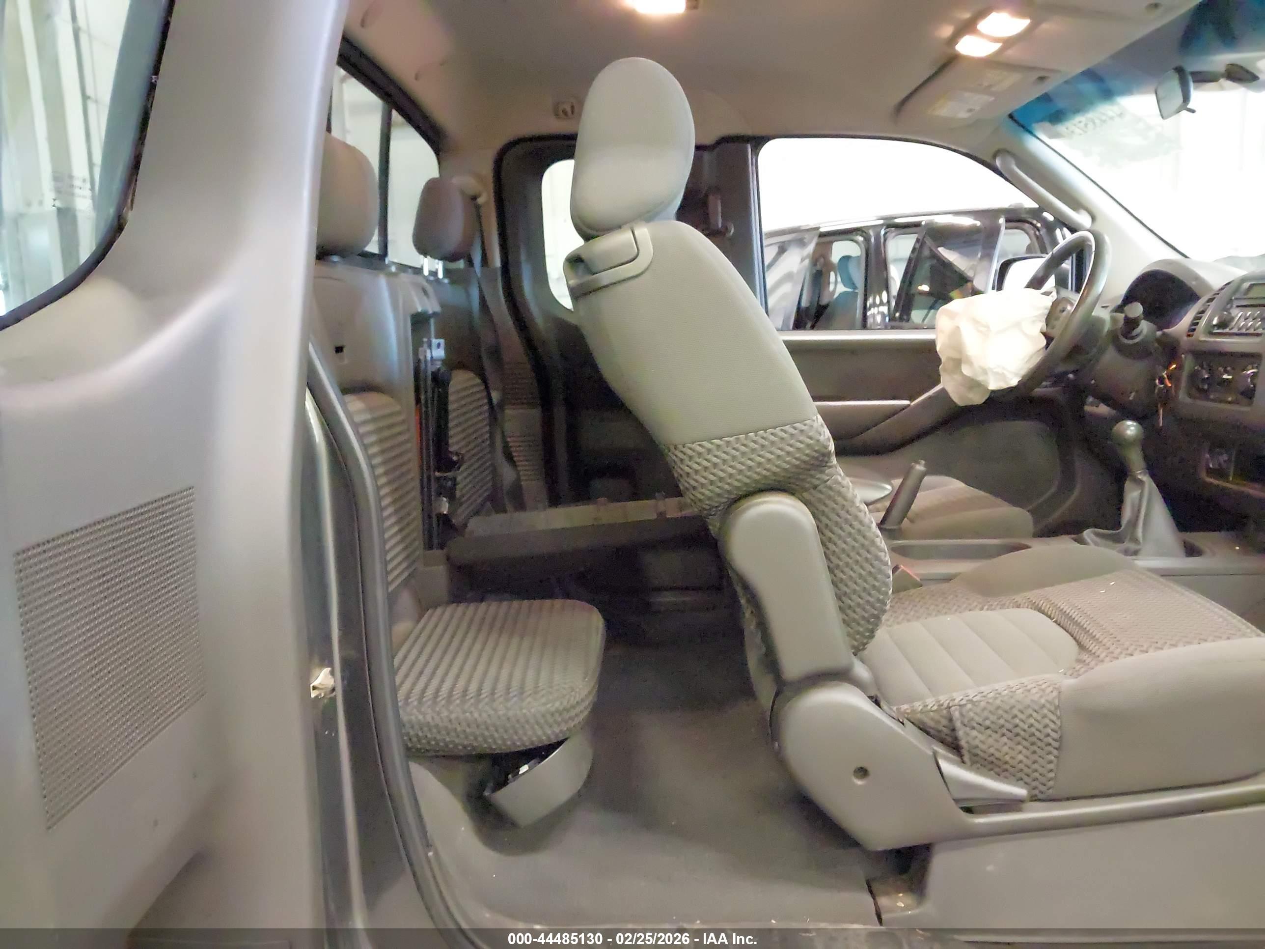 NISSAN FRONTIER image 8