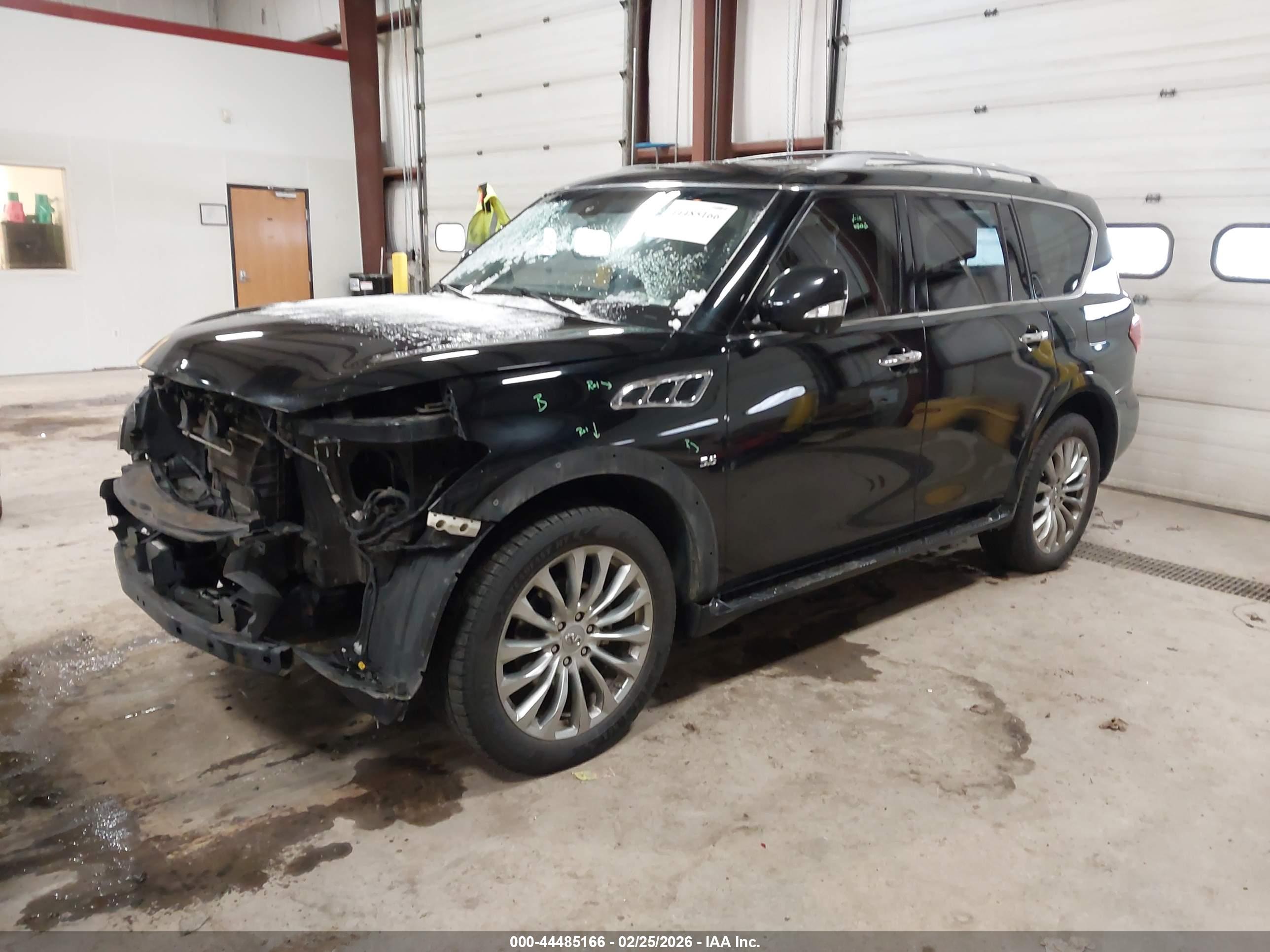 INFINITI QX80 image 2