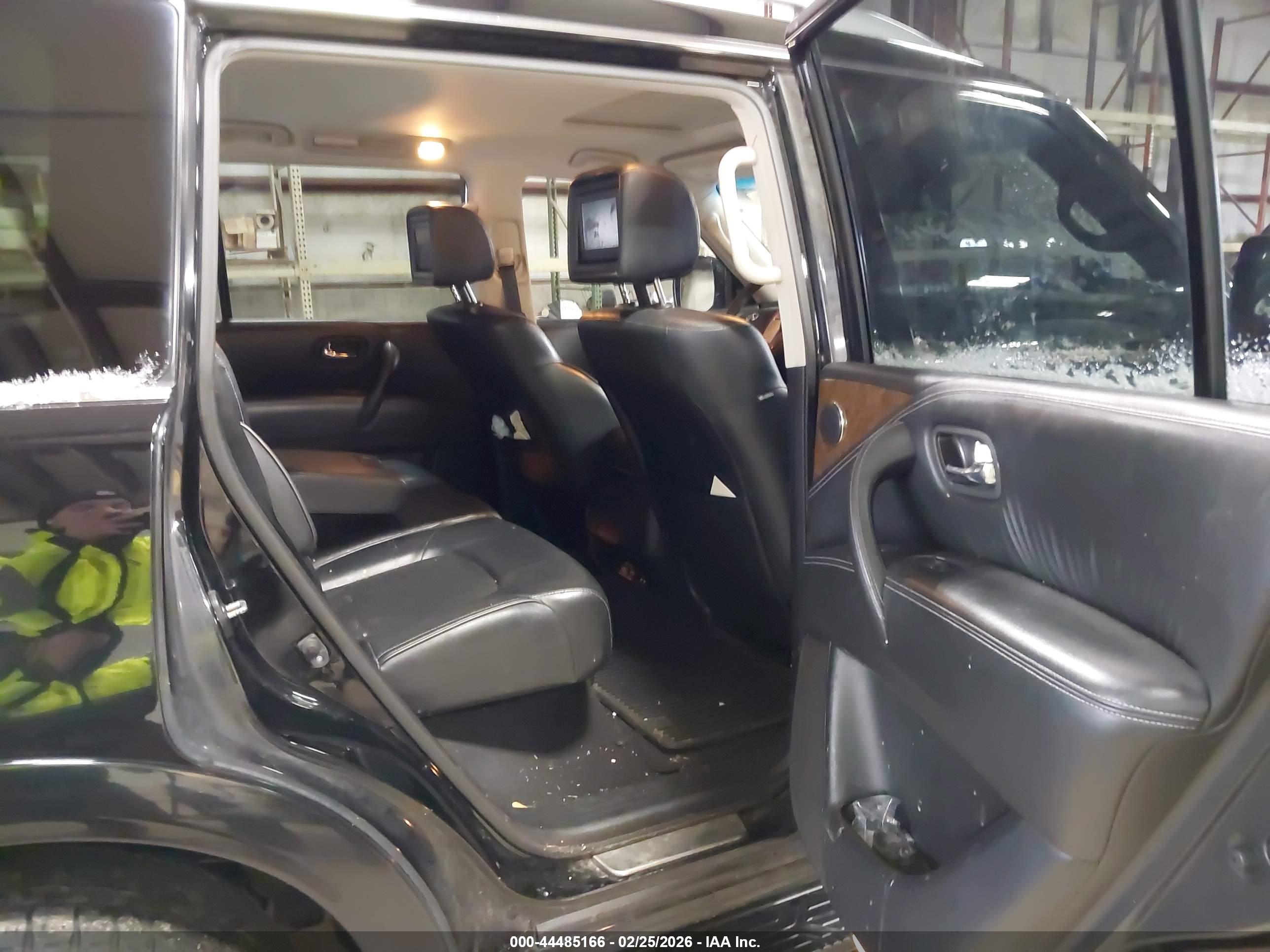 INFINITI QX80 image 8