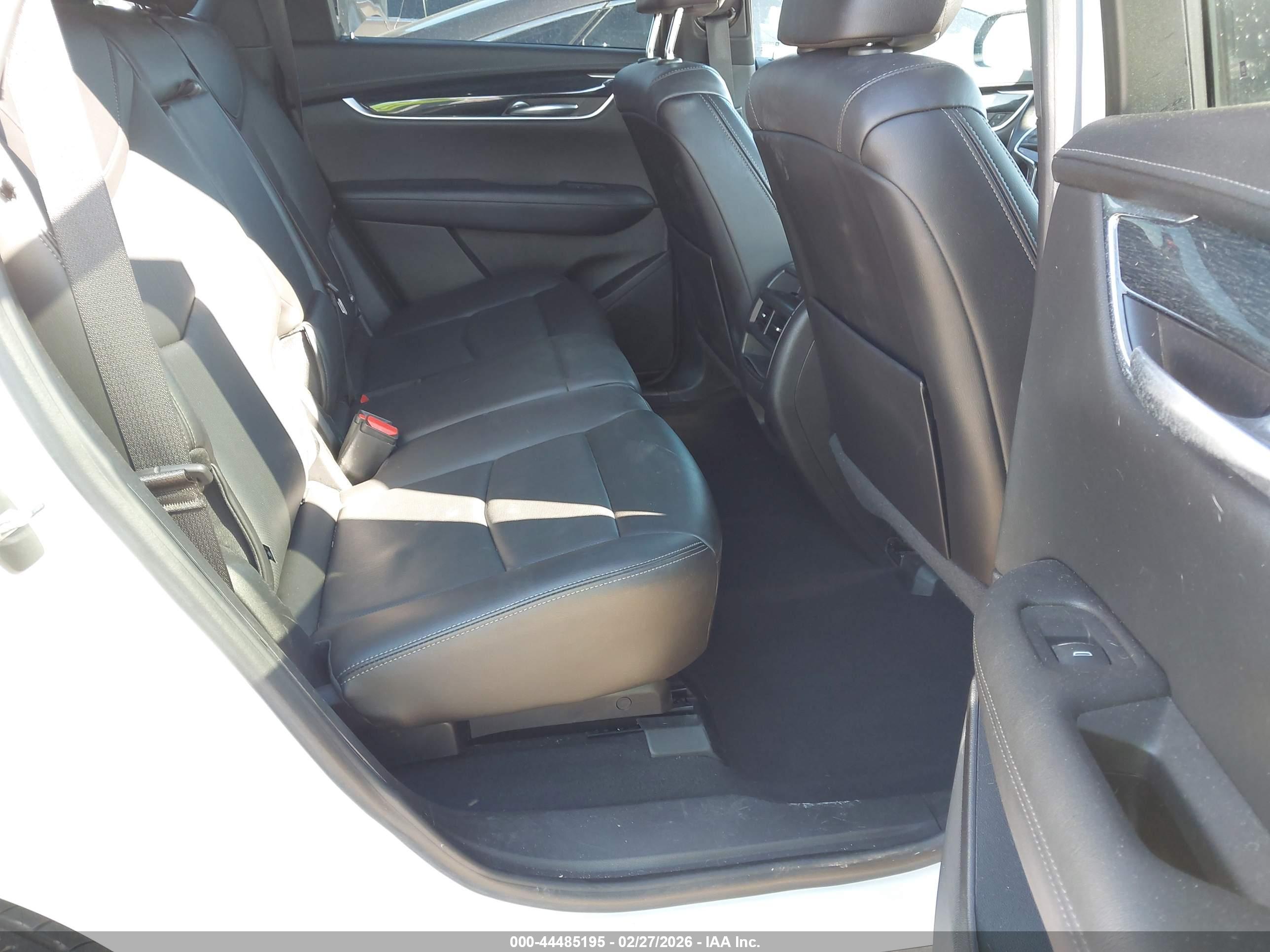 CADILLAC XT5 image 8