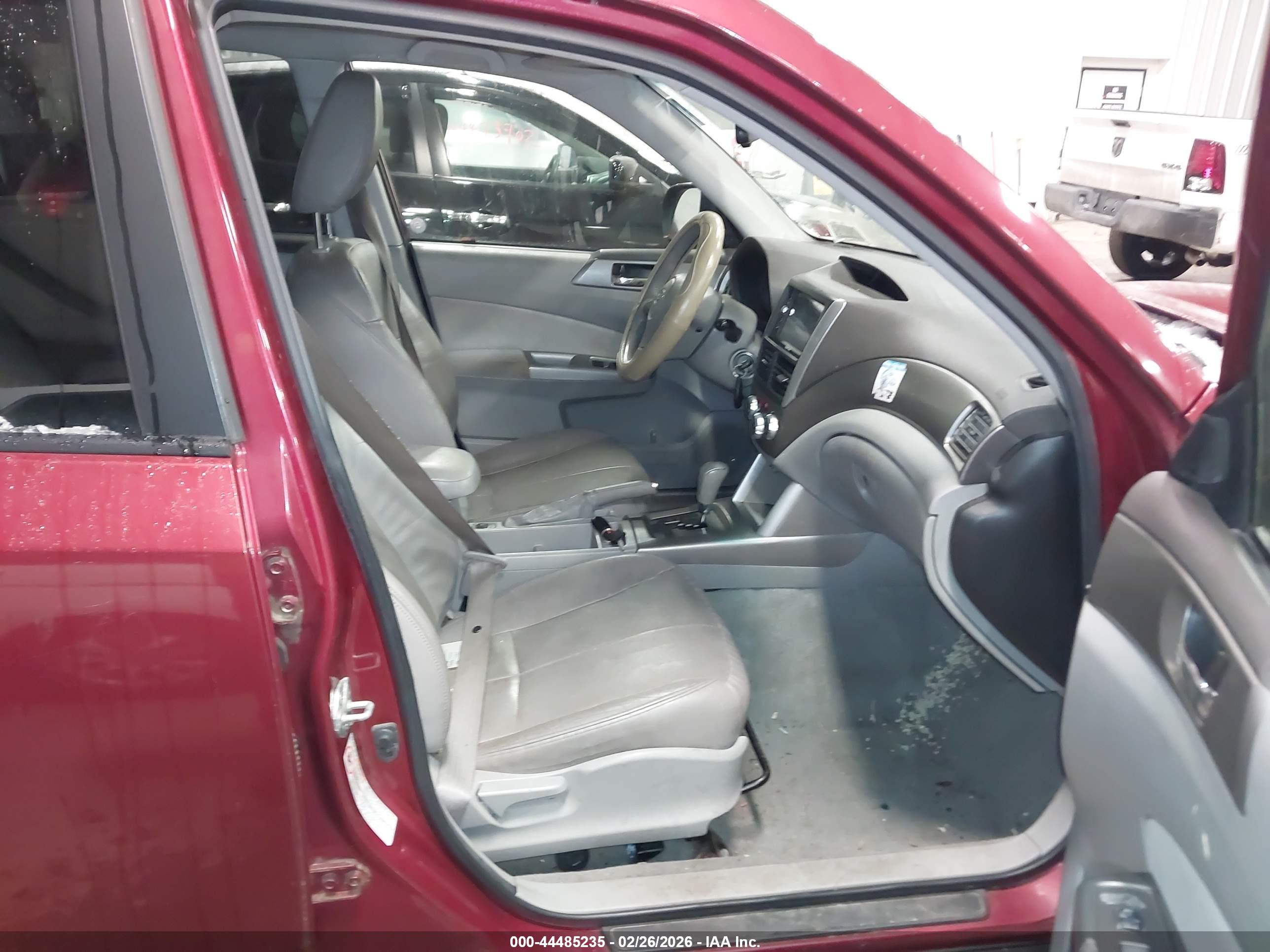 SUBARU FORESTER image 5