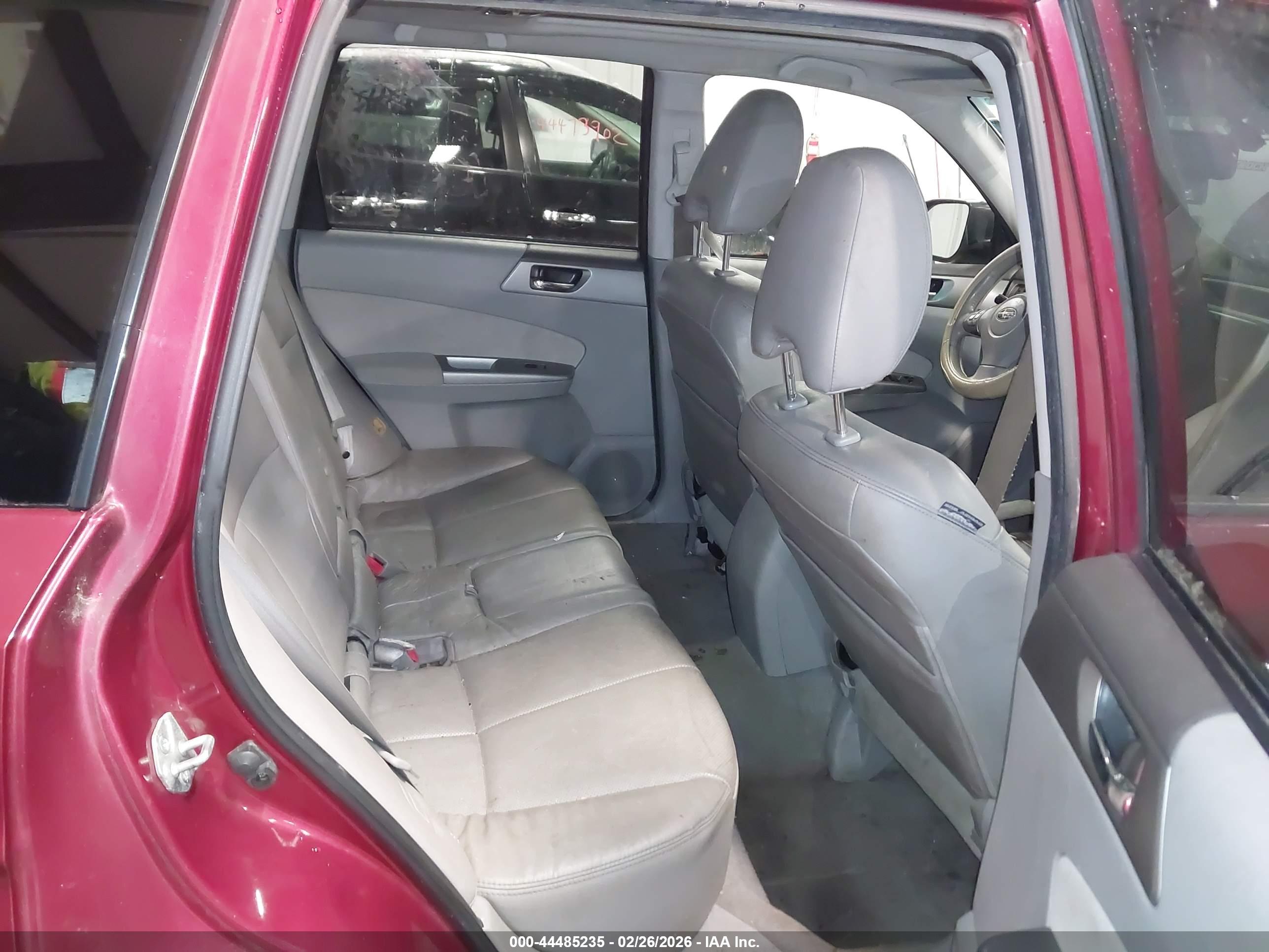SUBARU FORESTER image 8
