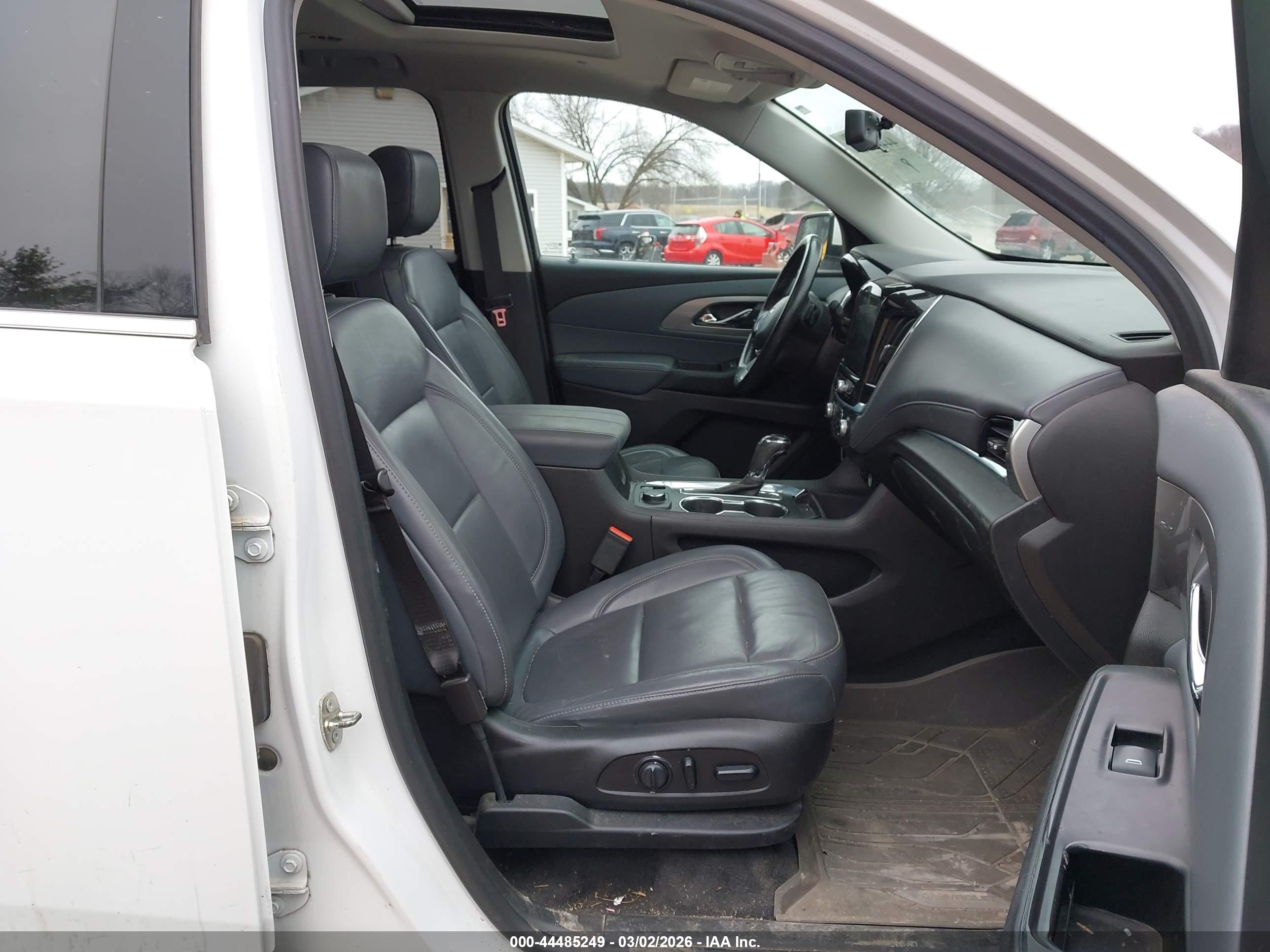 CHEVROLET TRAVERSE image 5
