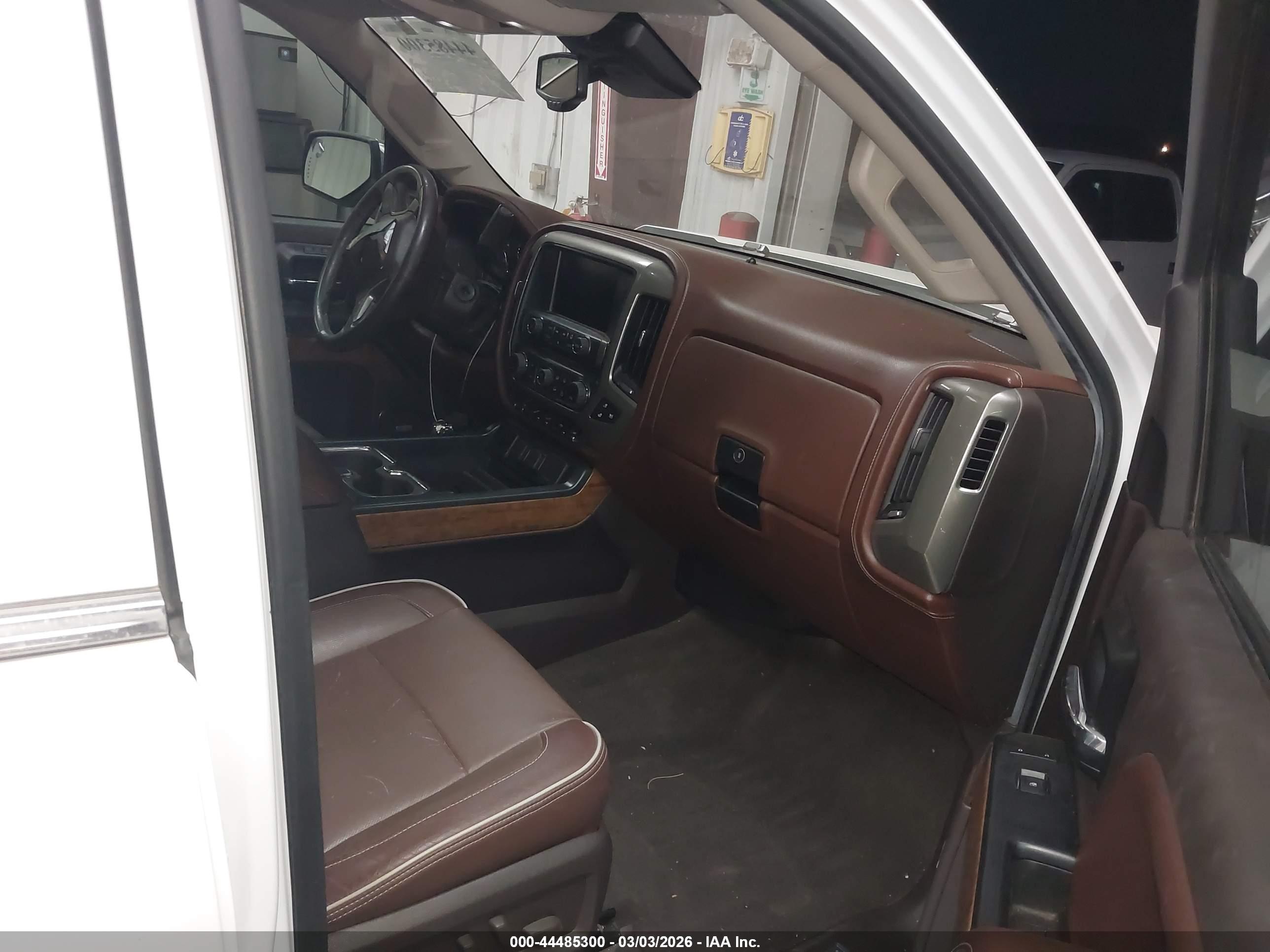 CHEVROLET SILVERADO image 5