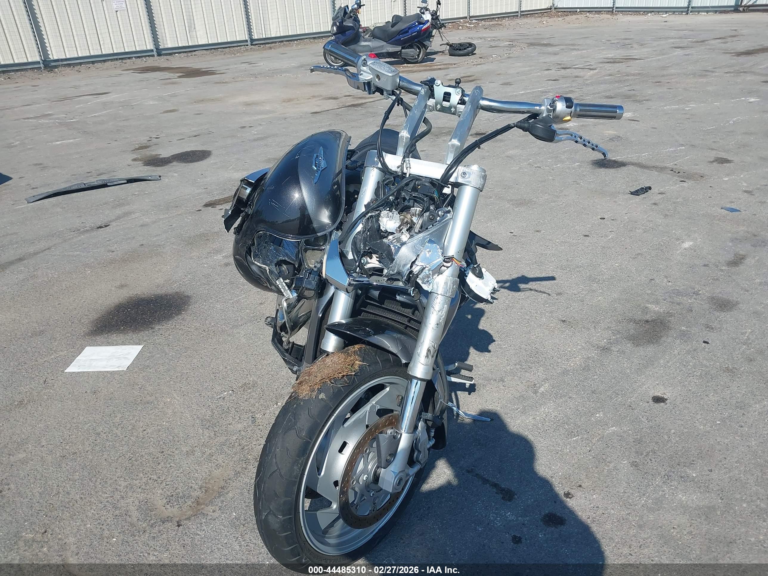 SUZUKI VZR1800 image 5