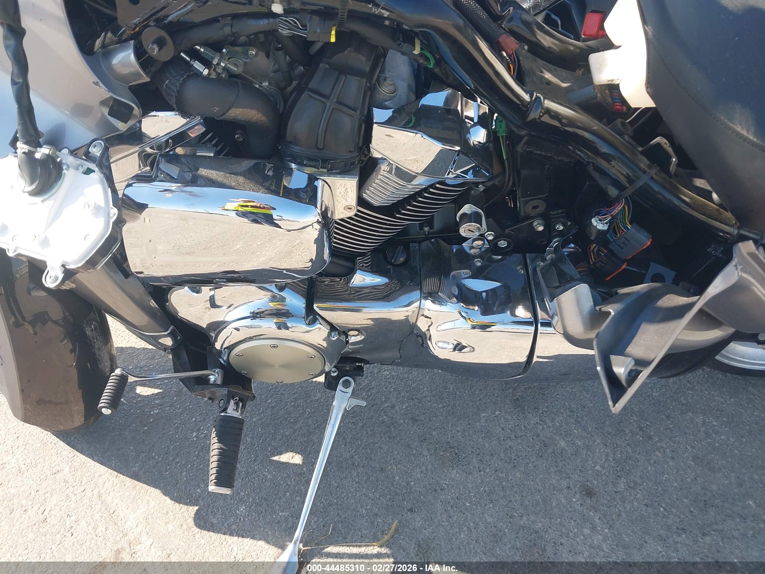SUZUKI VZR1800 image 9
