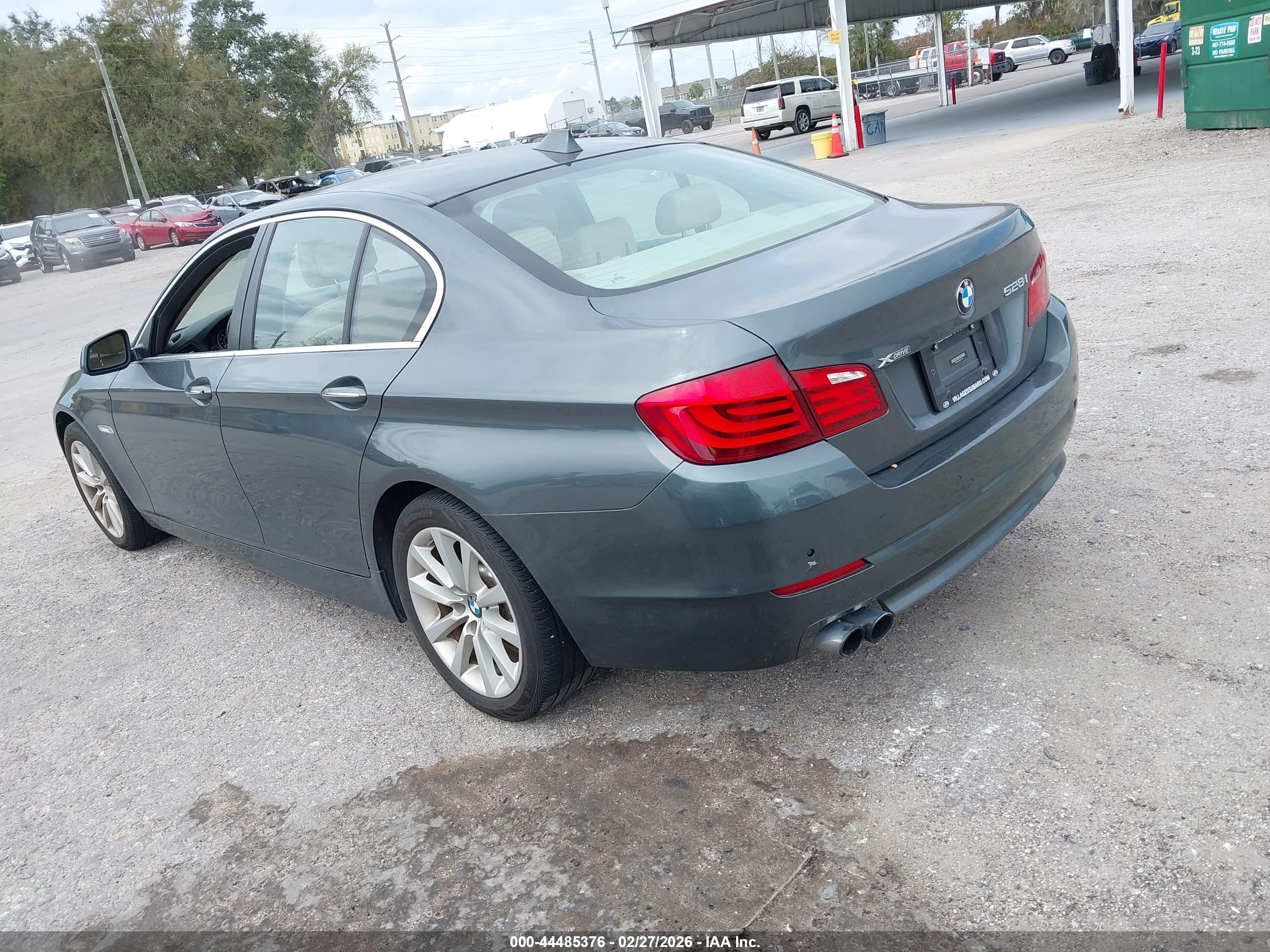 BMW 528I image 3