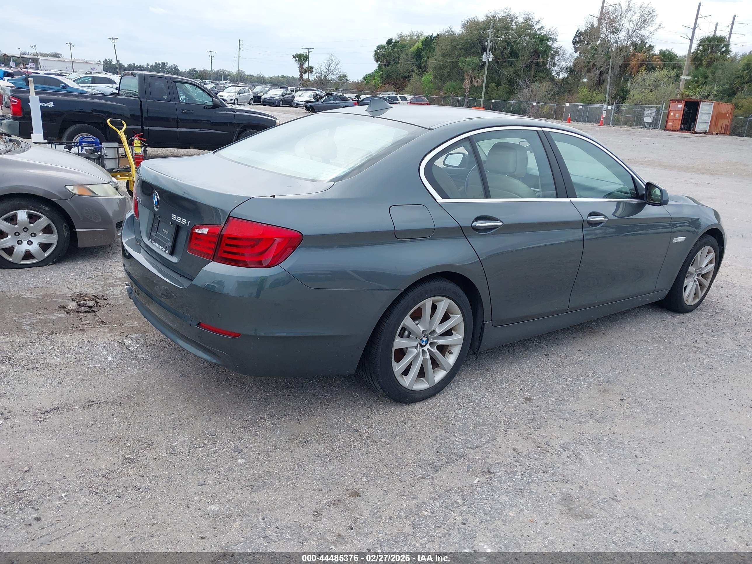 BMW 528I image 4
