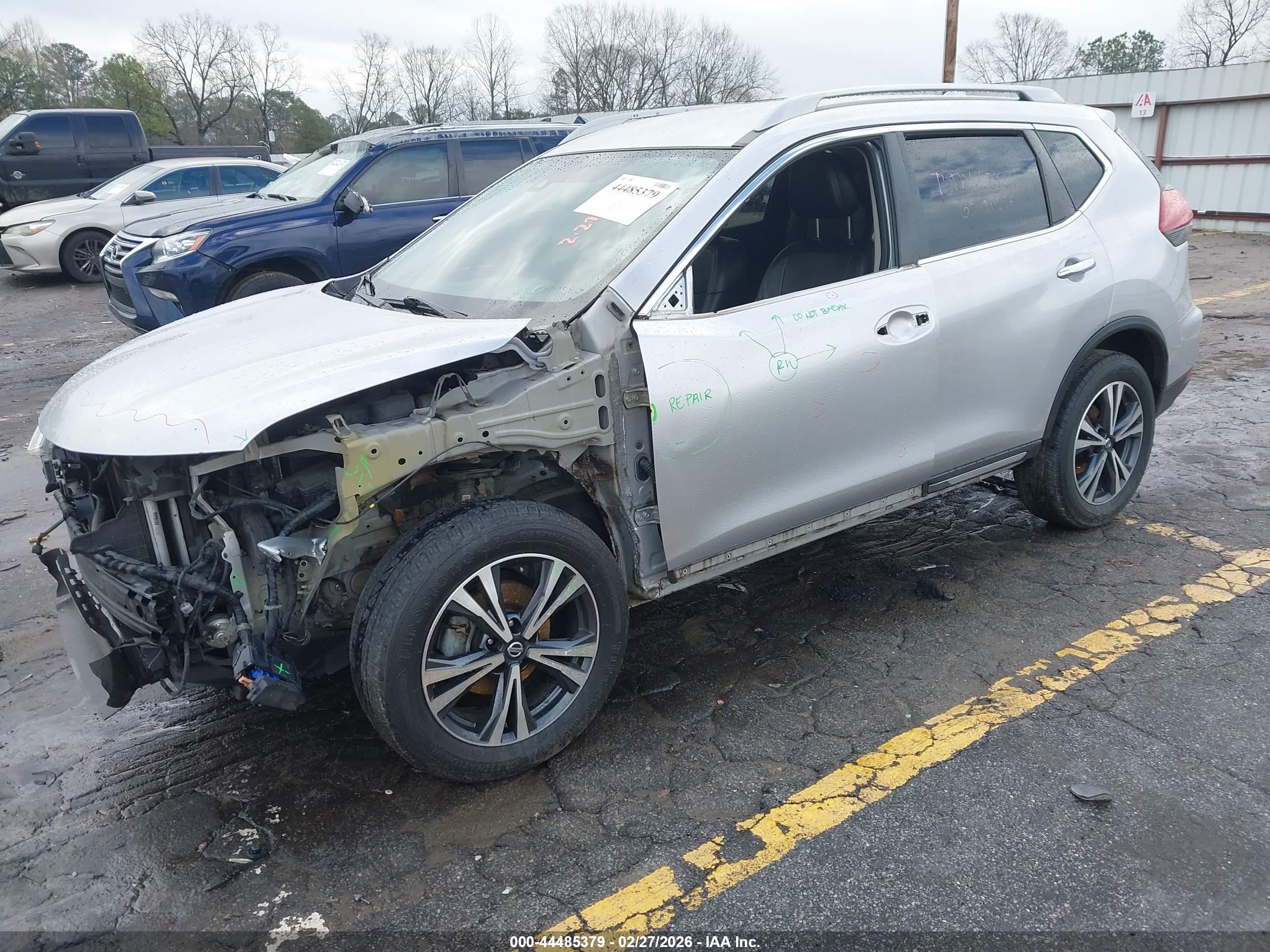 NISSAN ROGUE image 2