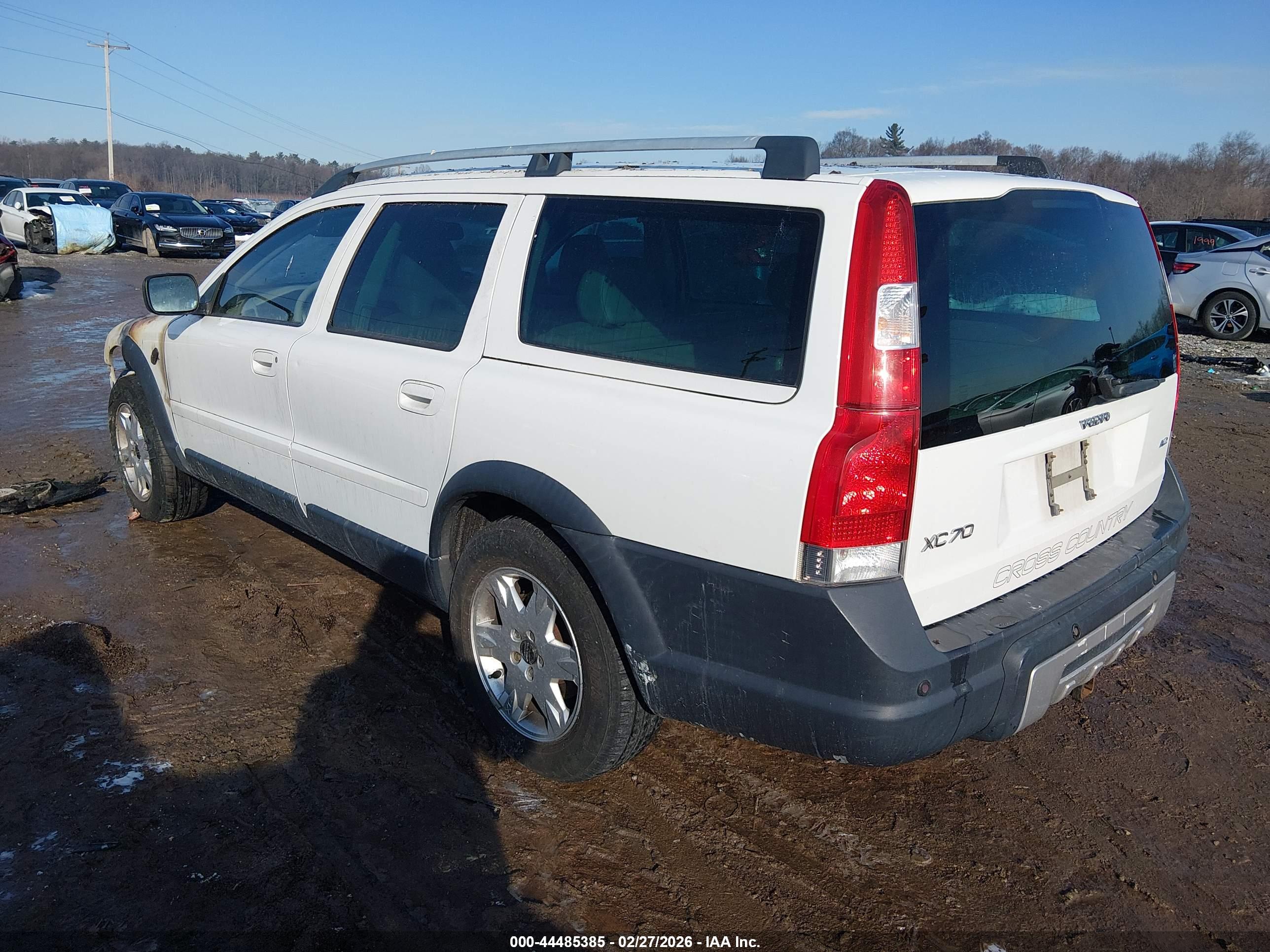 VOLVO XC70 image 3