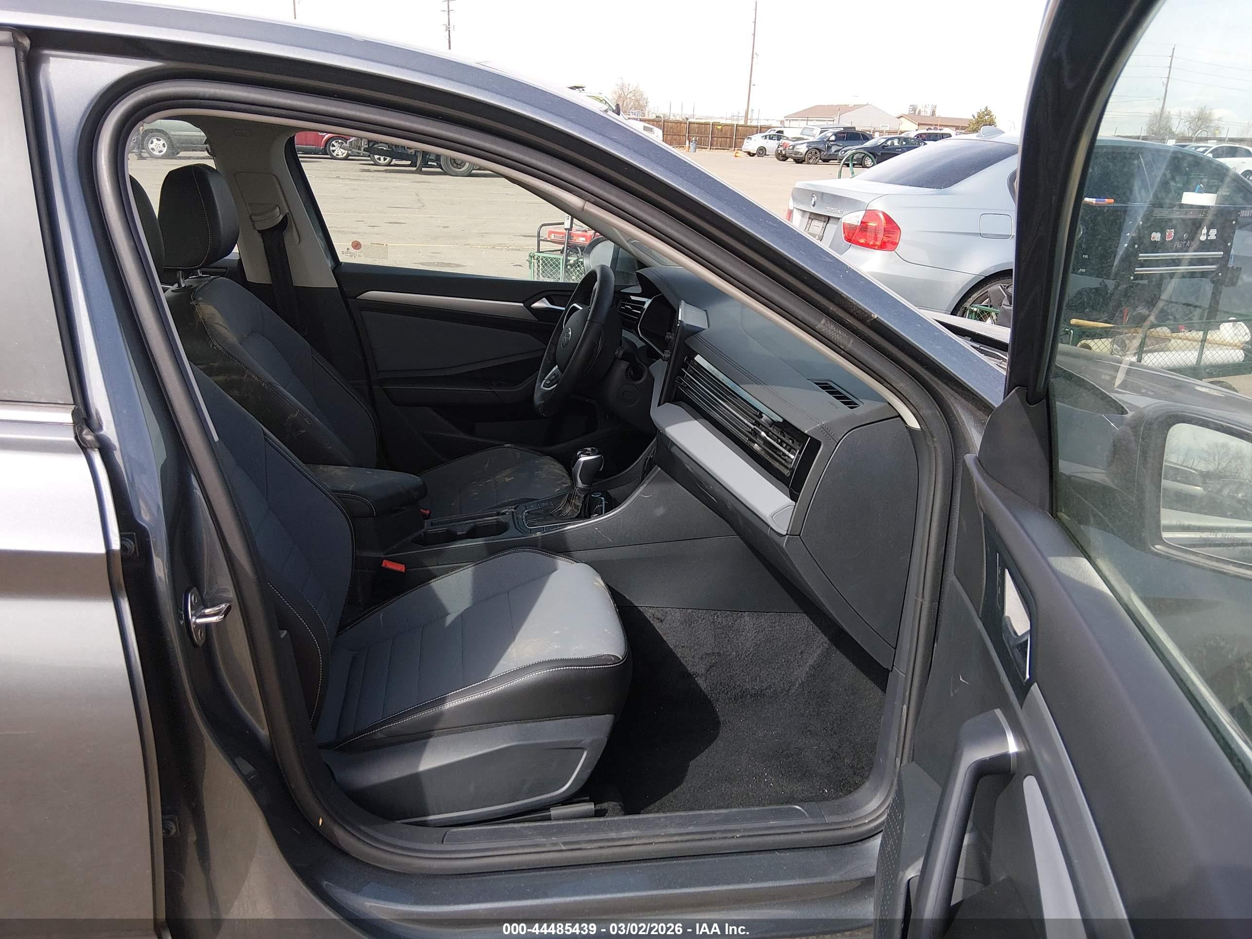 VOLKSWAGEN JETTA image 5