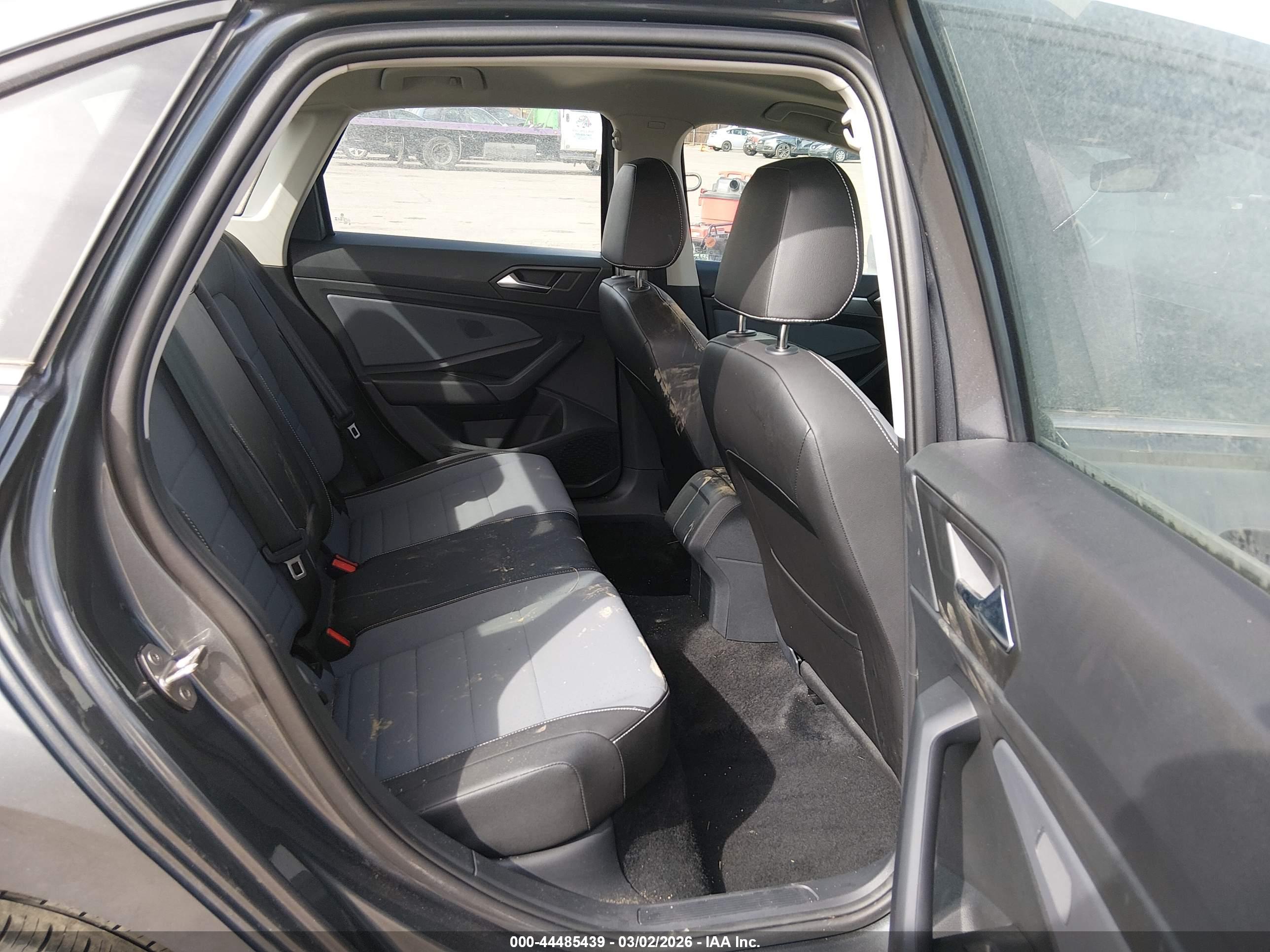 VOLKSWAGEN JETTA image 8