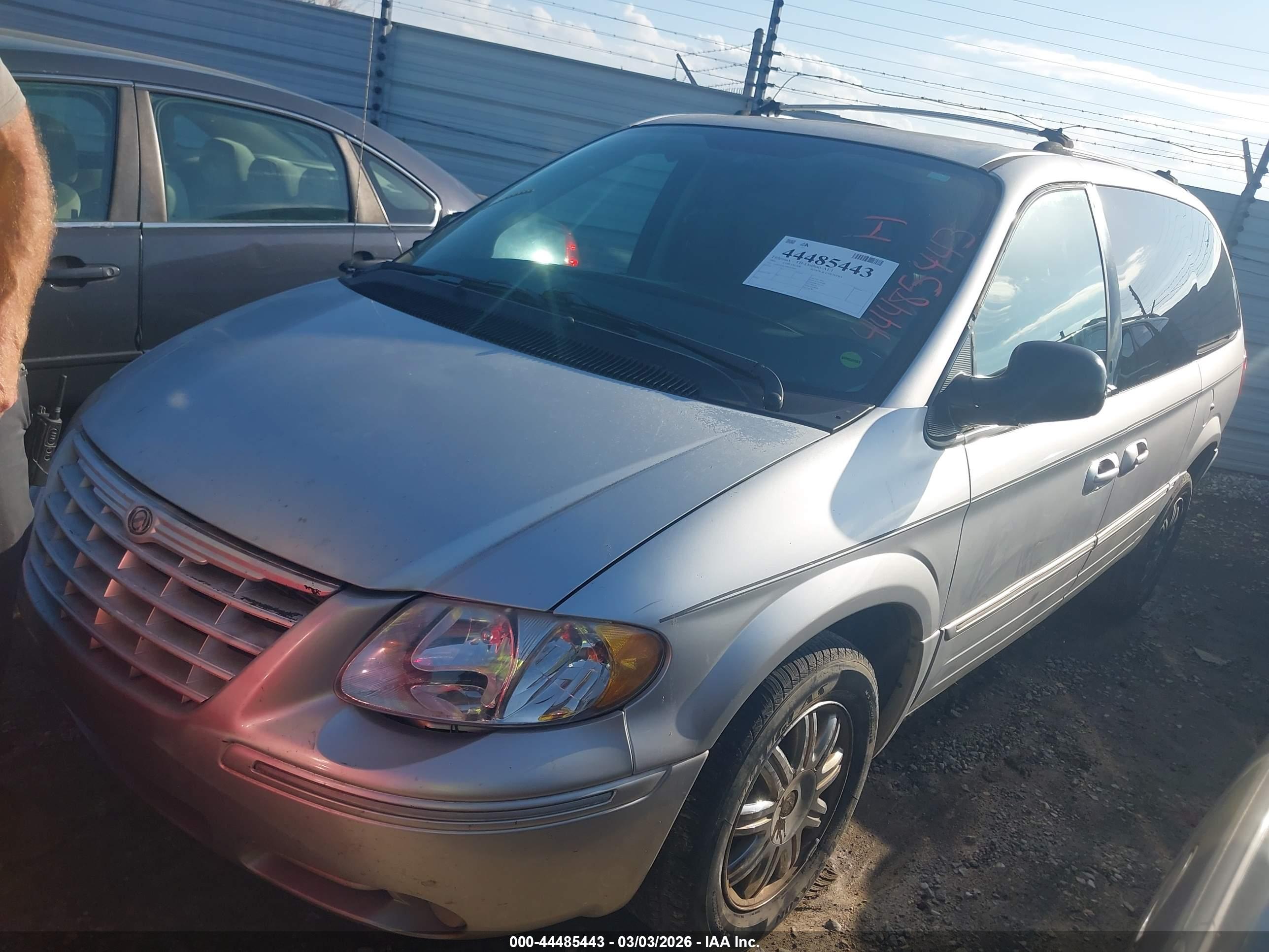 CHRYSLER TOWN image 2