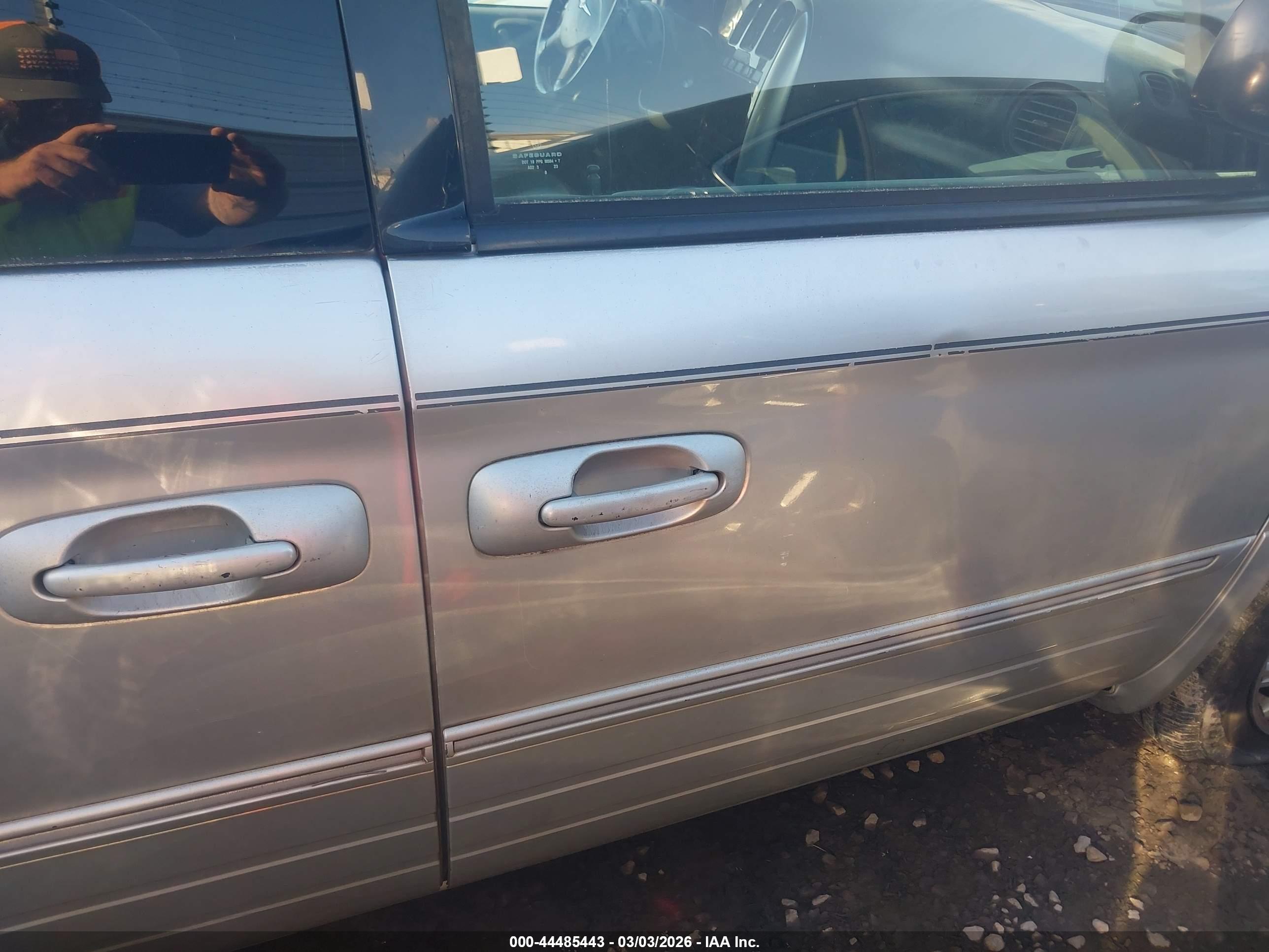 CHRYSLER TOWN image 6