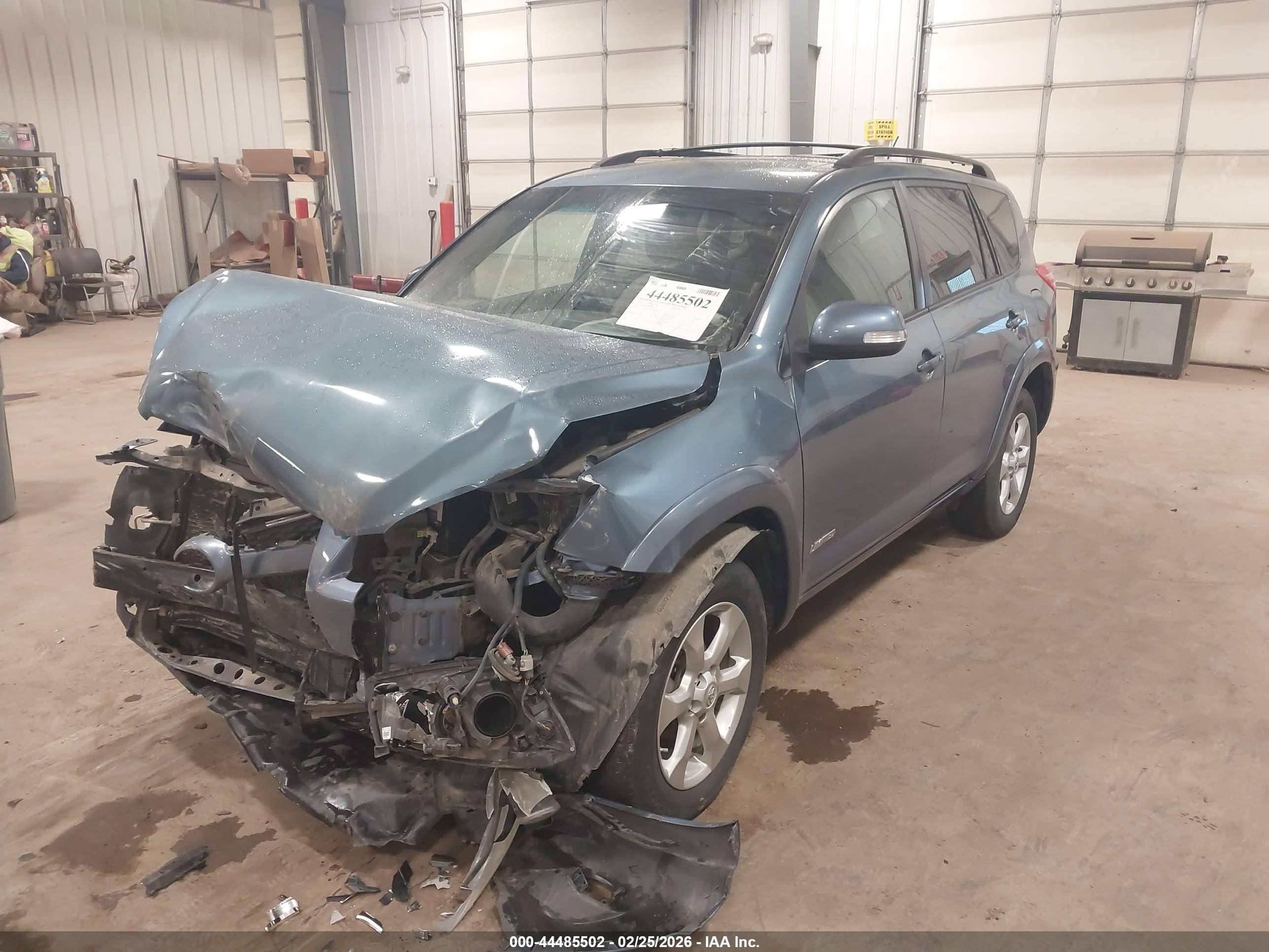 TOYOTA RAV4 image 2