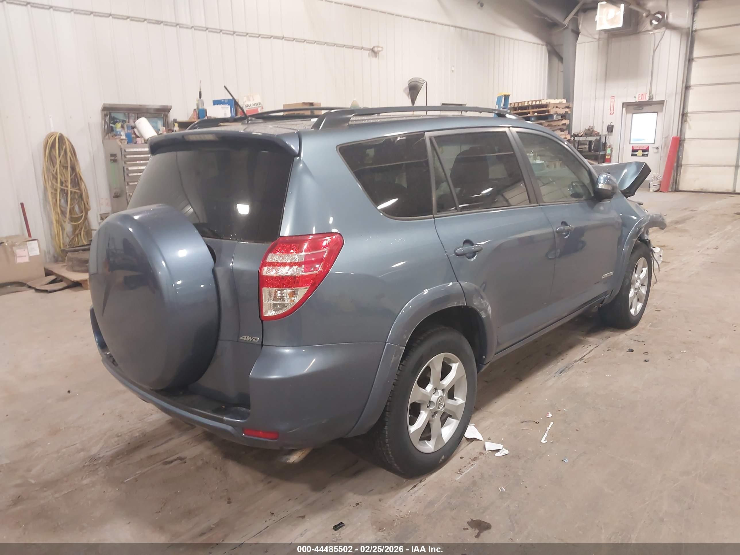 TOYOTA RAV4 image 4