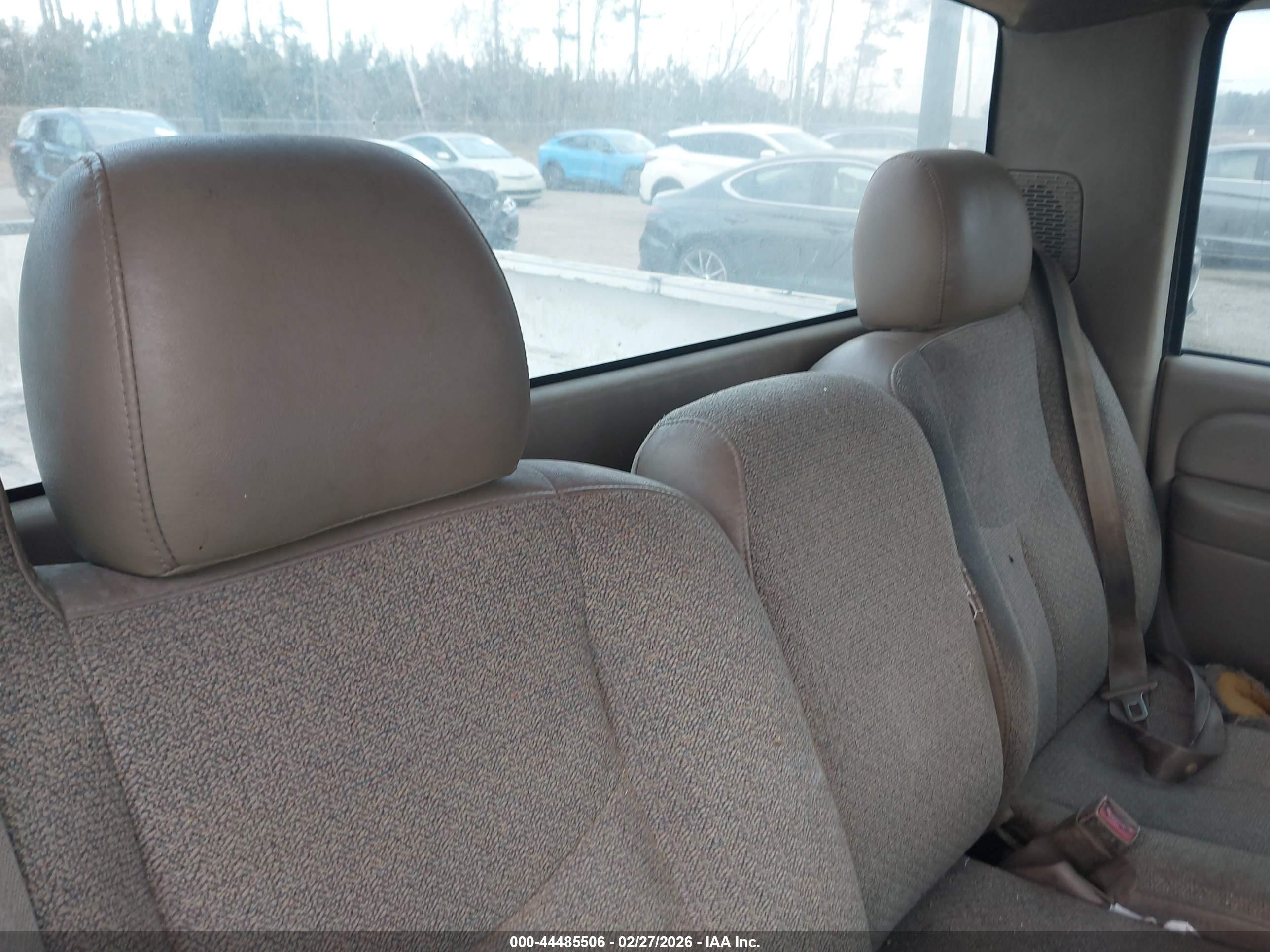 CHEVROLET SILVERADO image 8