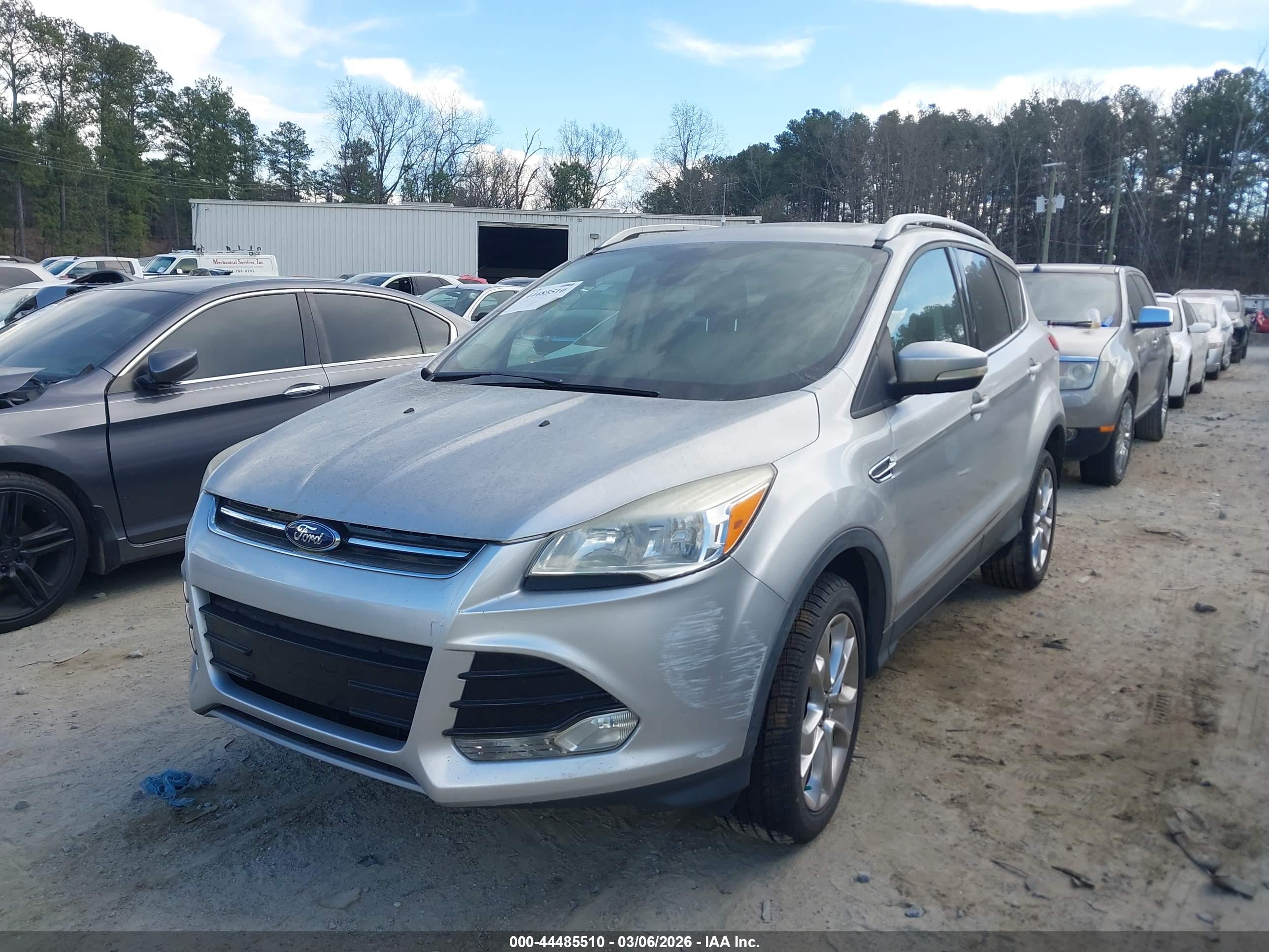 FORD ESCAPE image 2