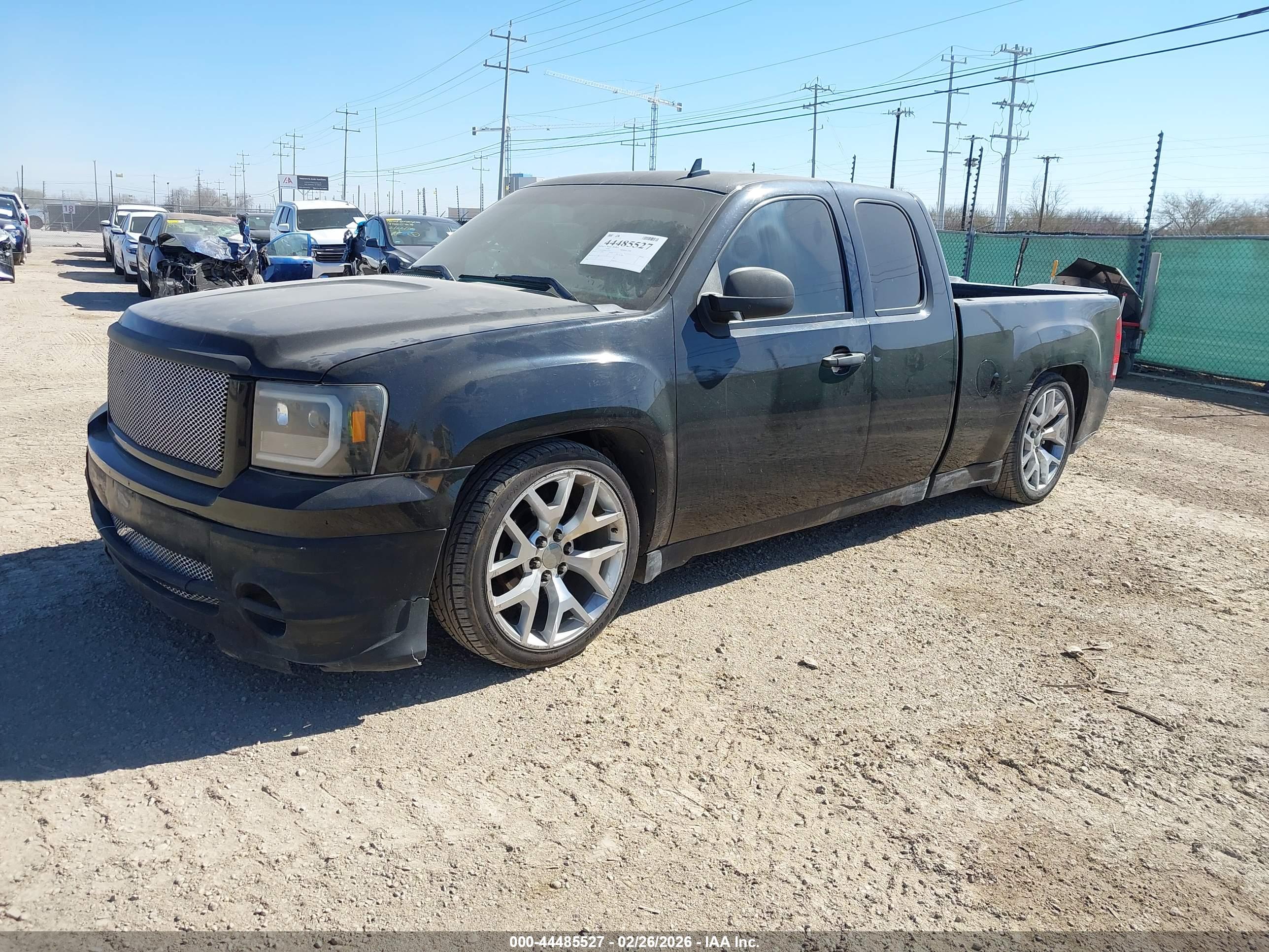 GMC SIERRA image 2