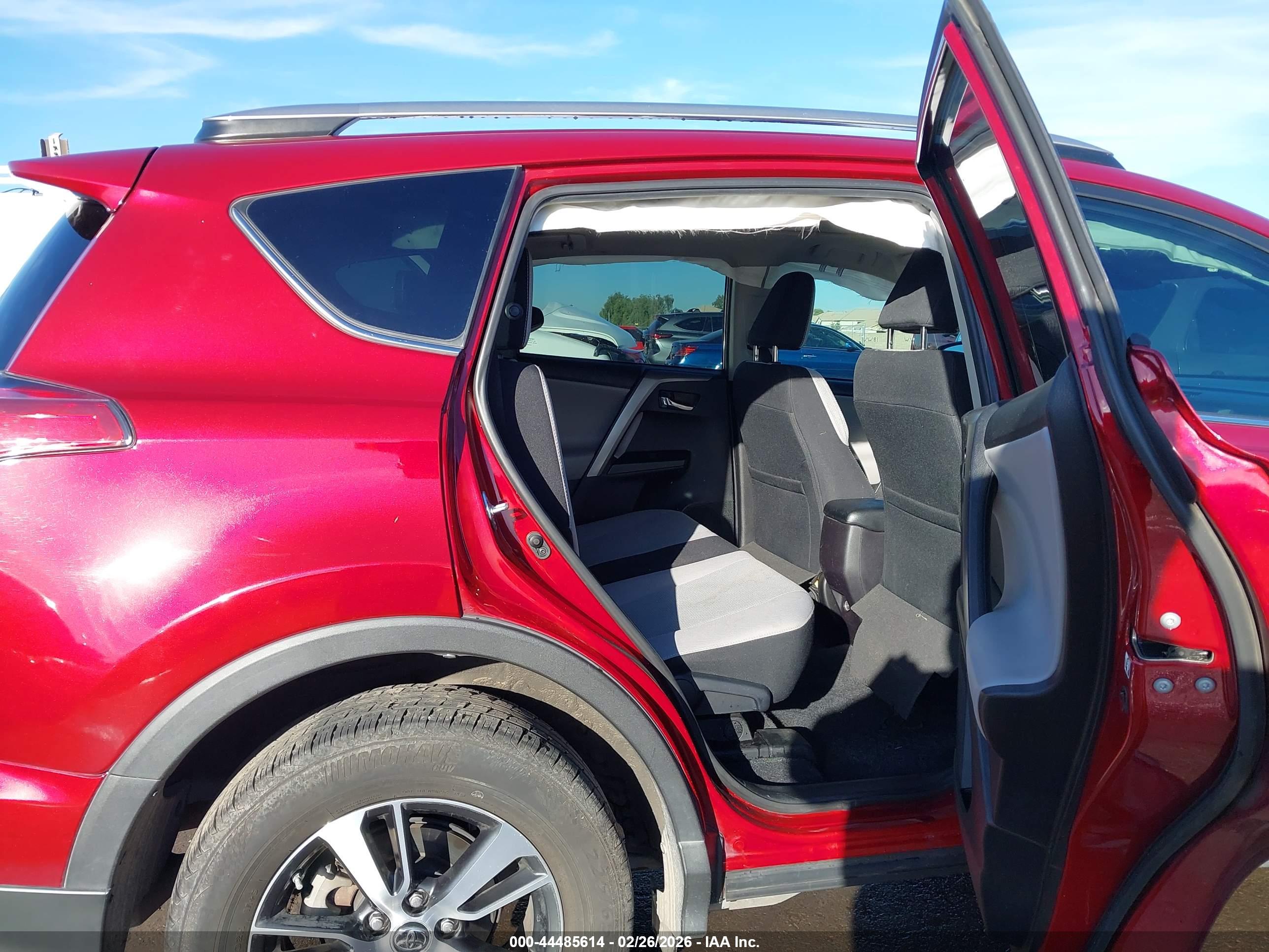 TOYOTA RAV4 image 8