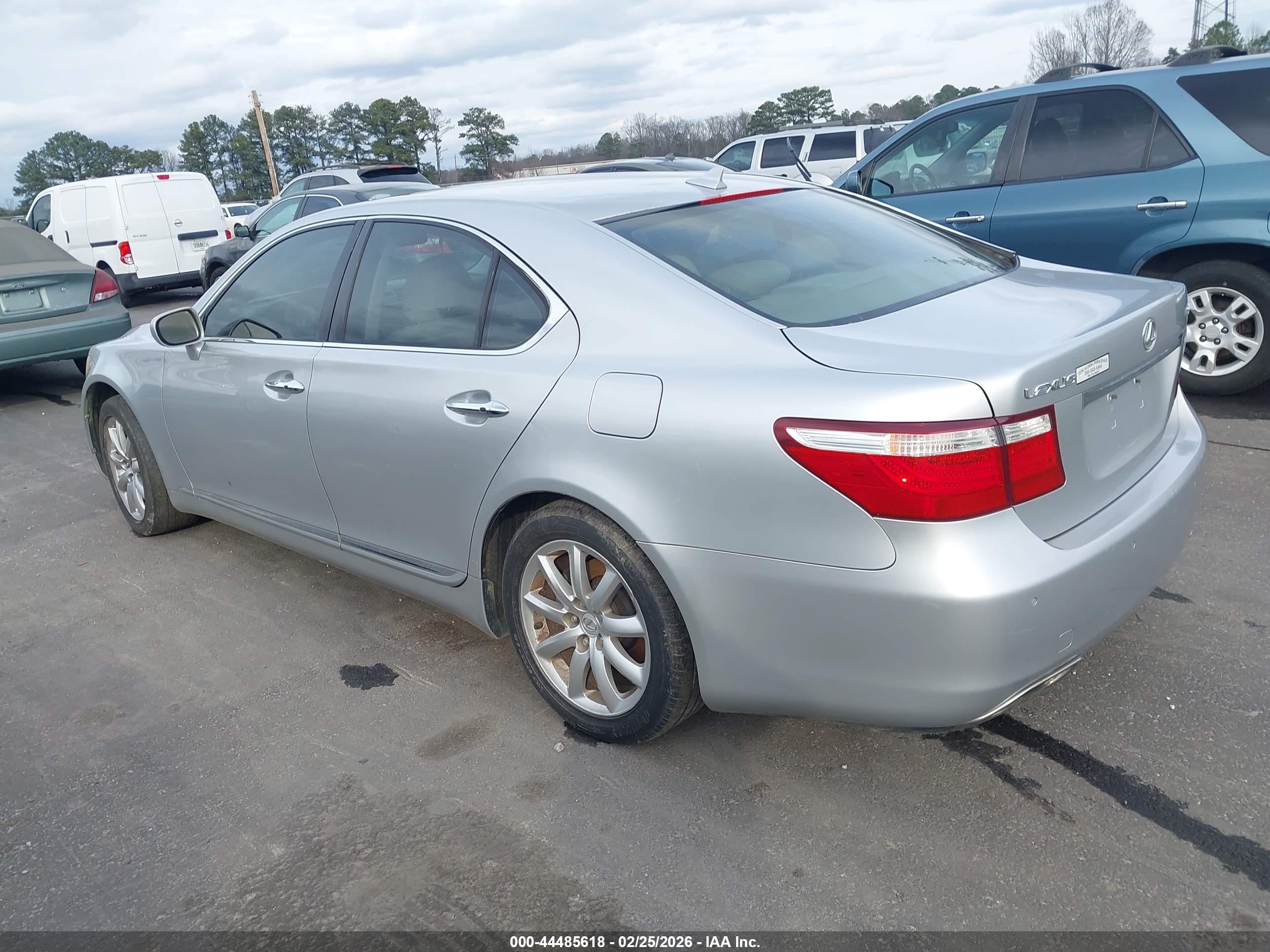 LEXUS LS image 3
