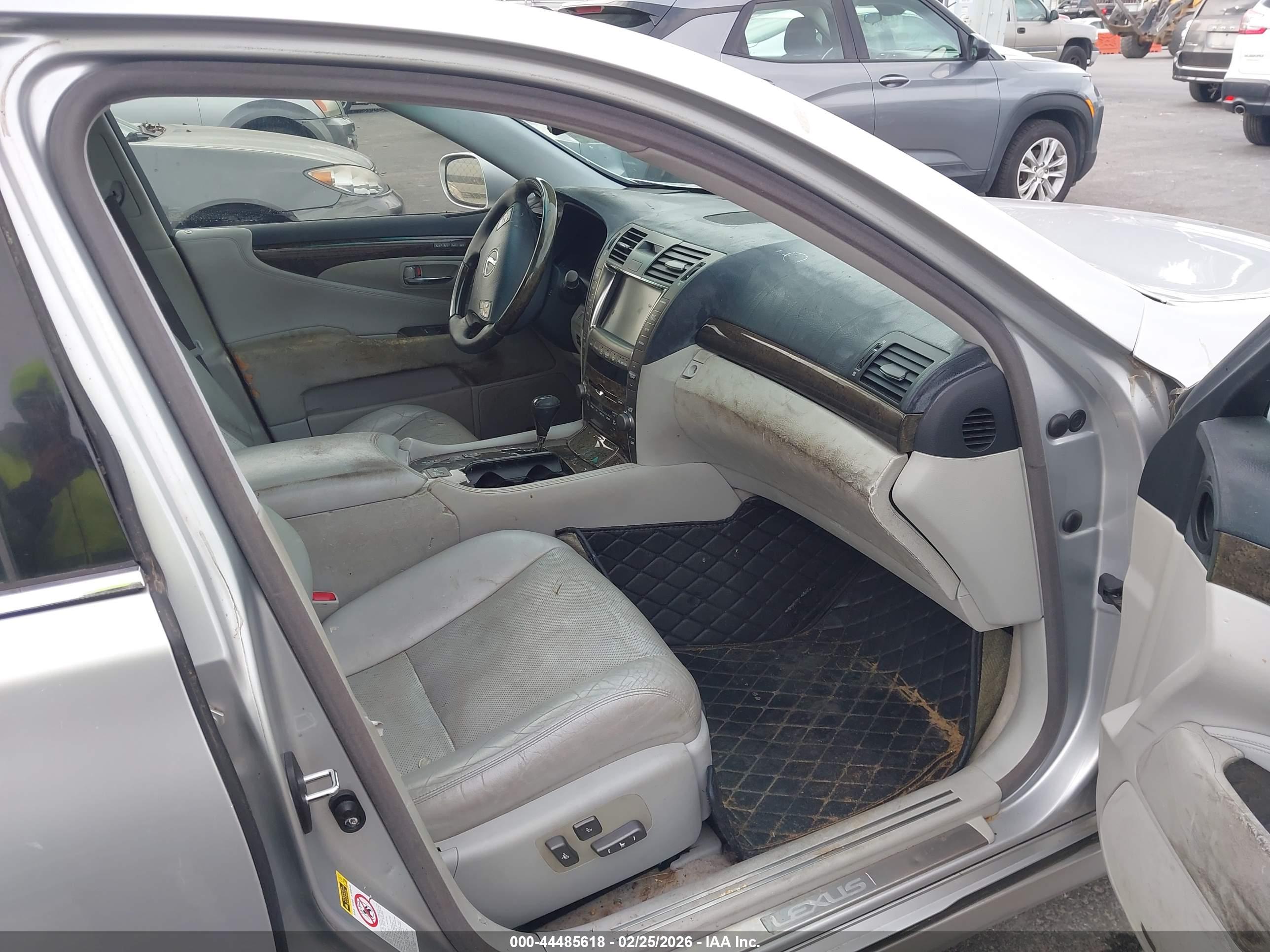 LEXUS LS image 5