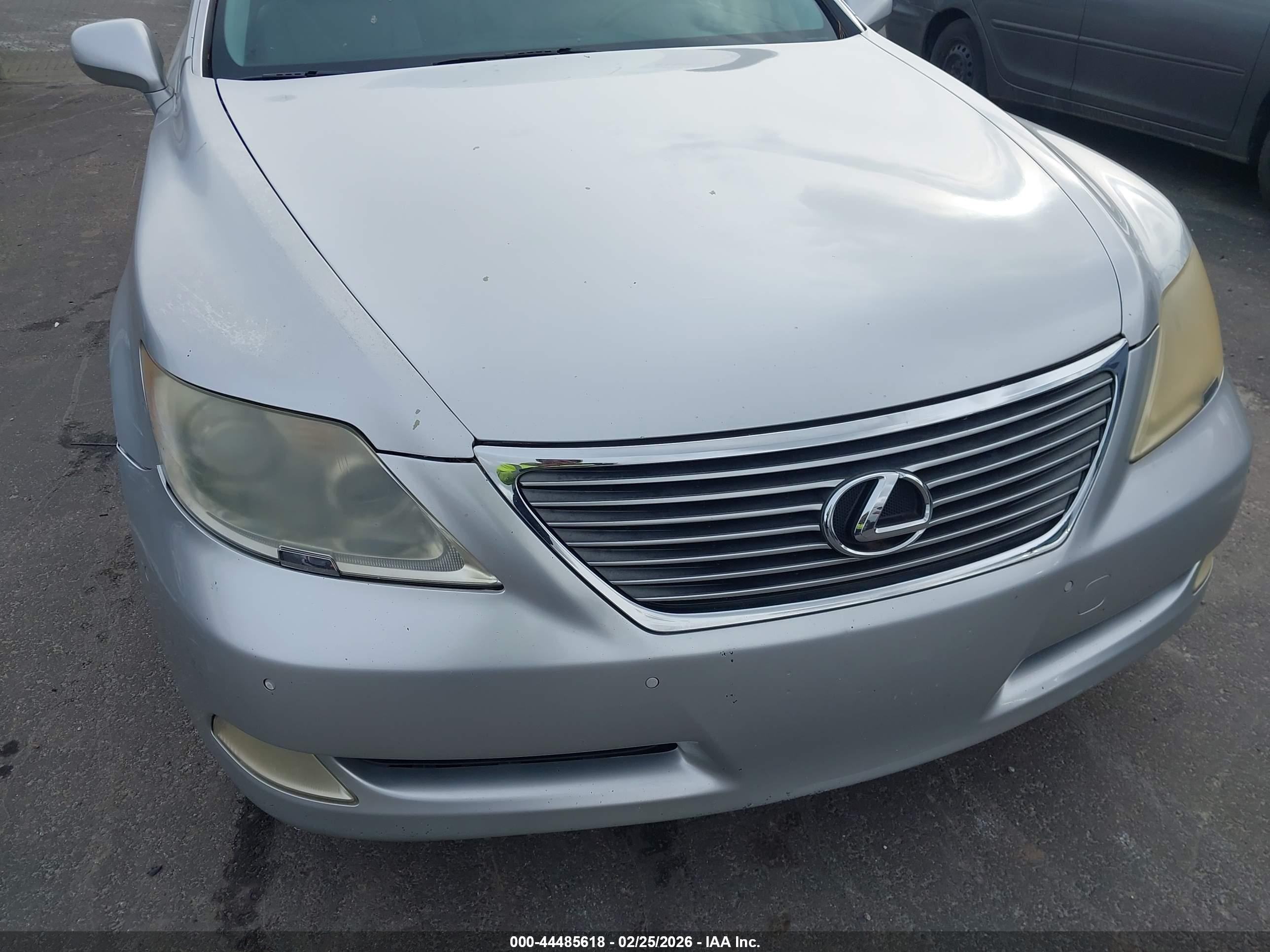 LEXUS LS image 6