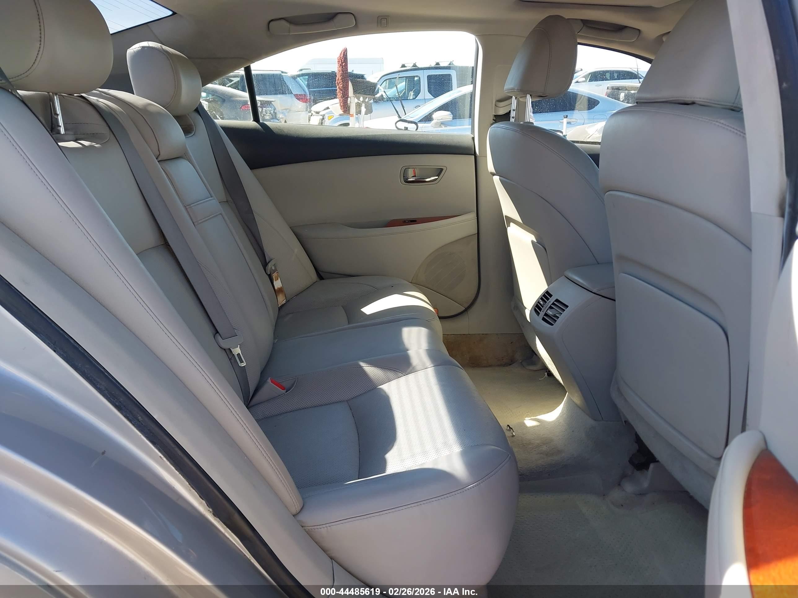 LEXUS ES image 8