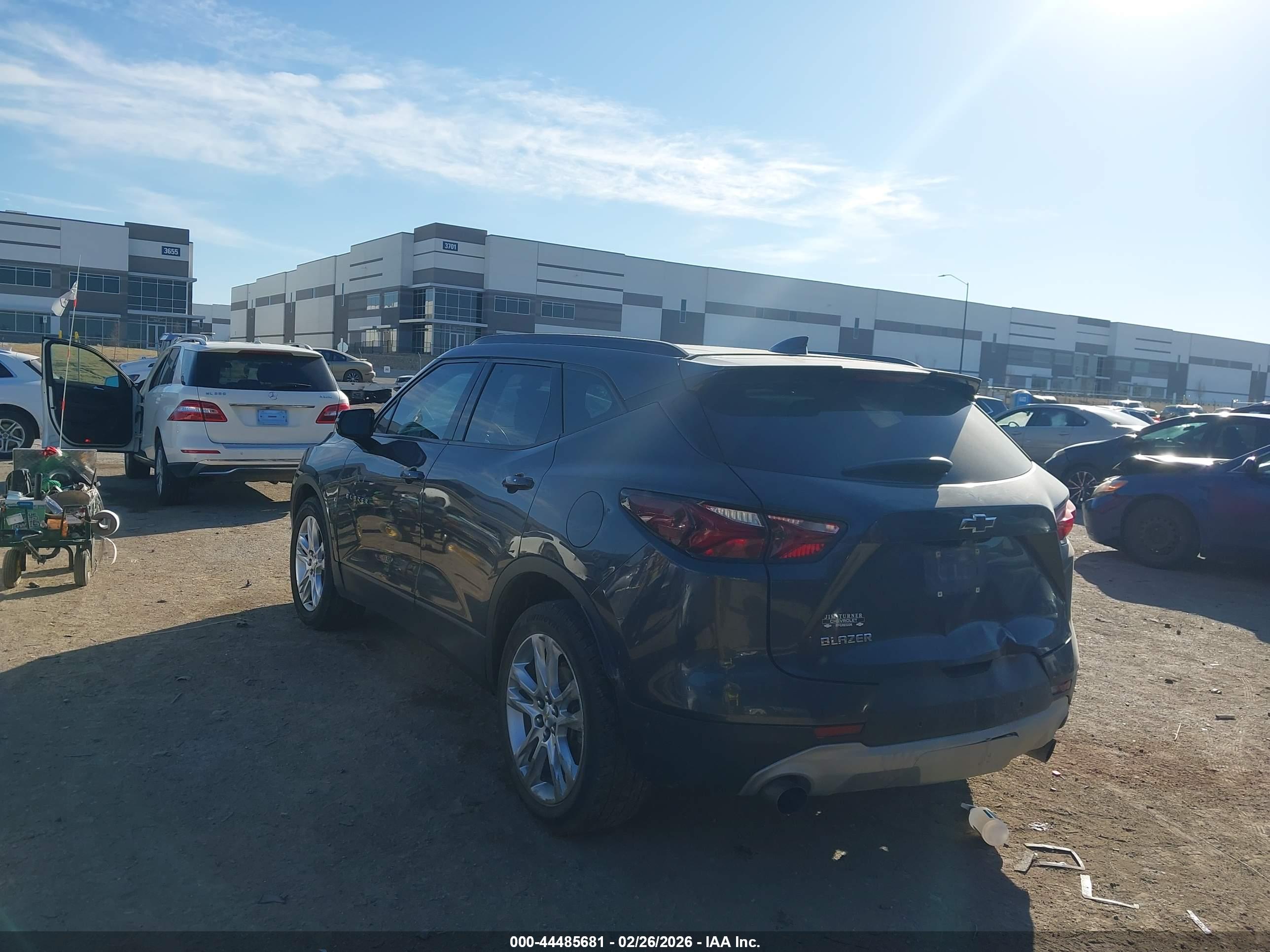 CHEVROLET BLAZER image 3