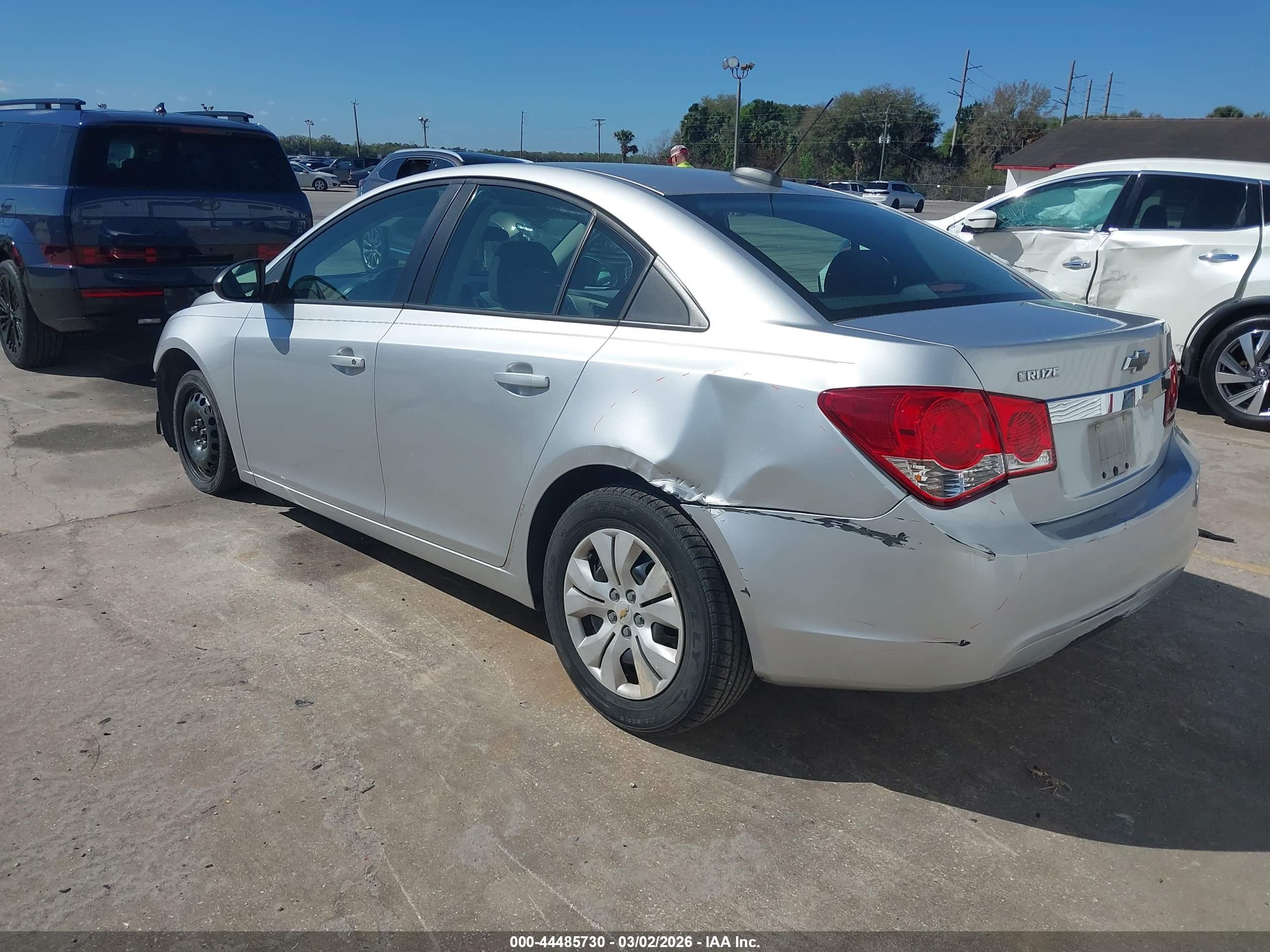 CHEVROLET CRUZE image 3