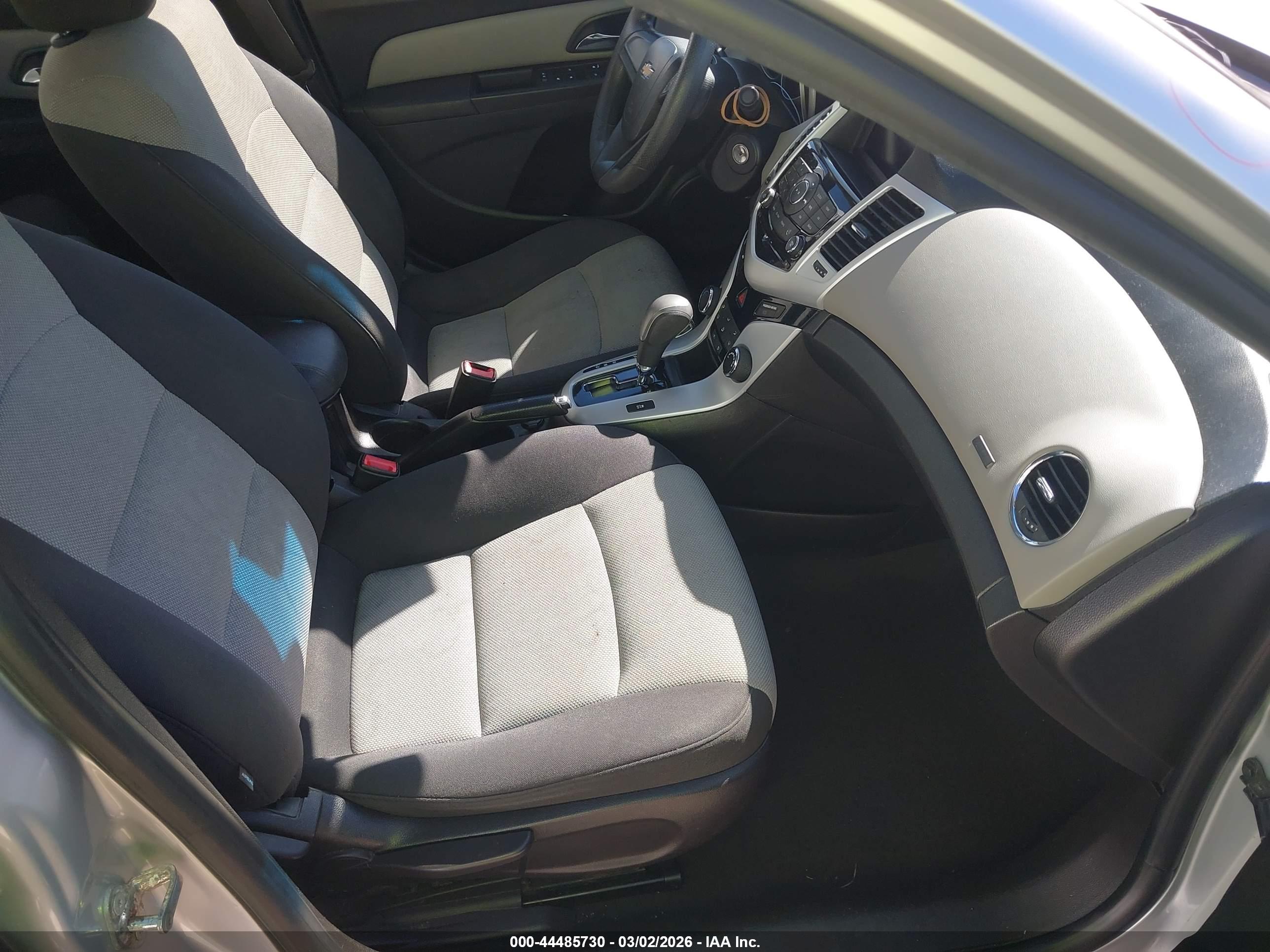 CHEVROLET CRUZE image 5