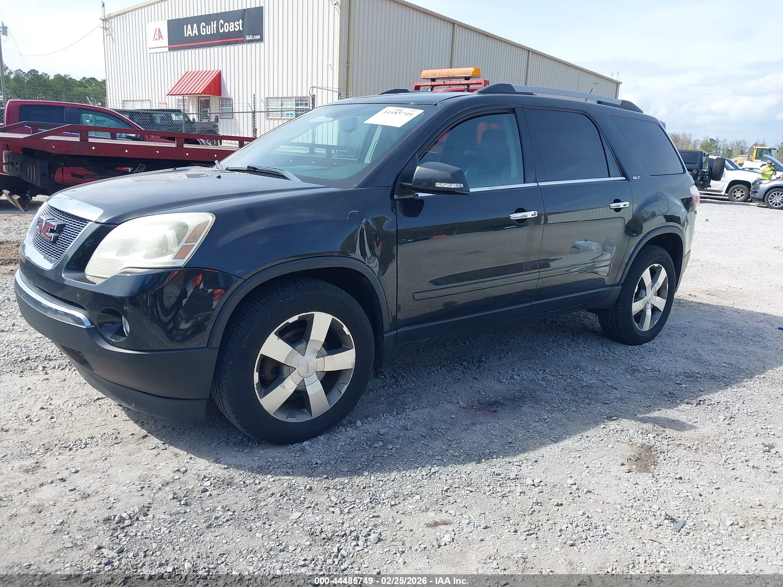 GMC ACADIA image 2