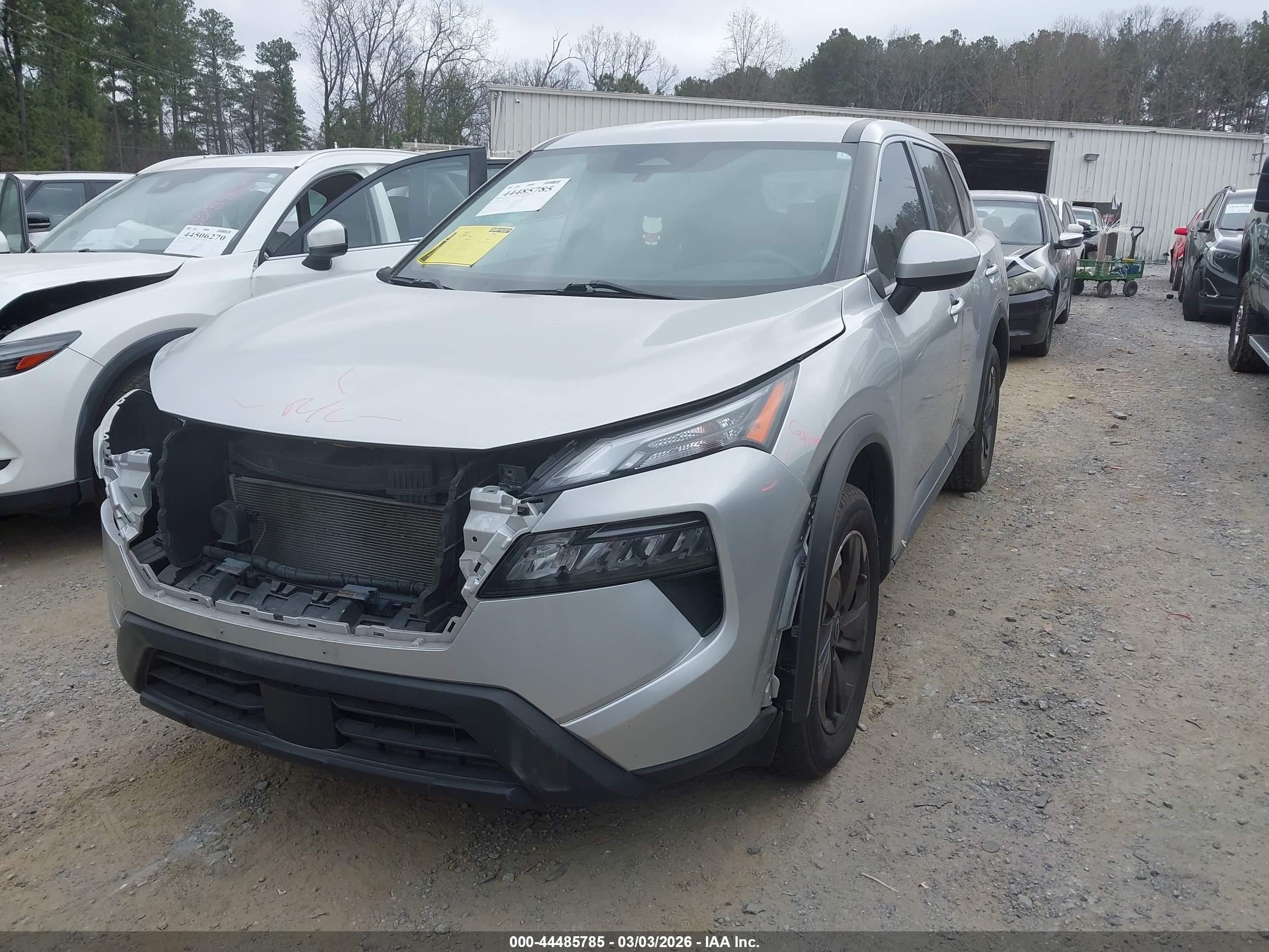 NISSAN ROGUE image 2