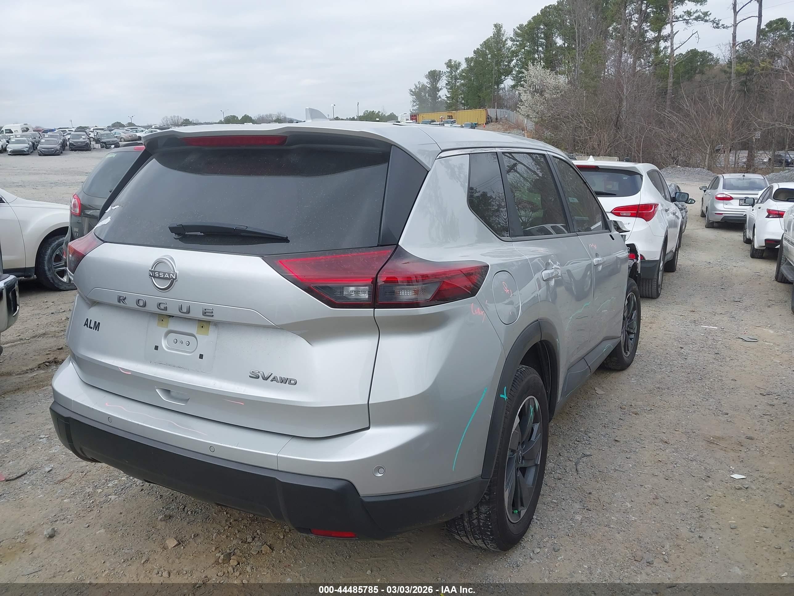 NISSAN ROGUE image 4