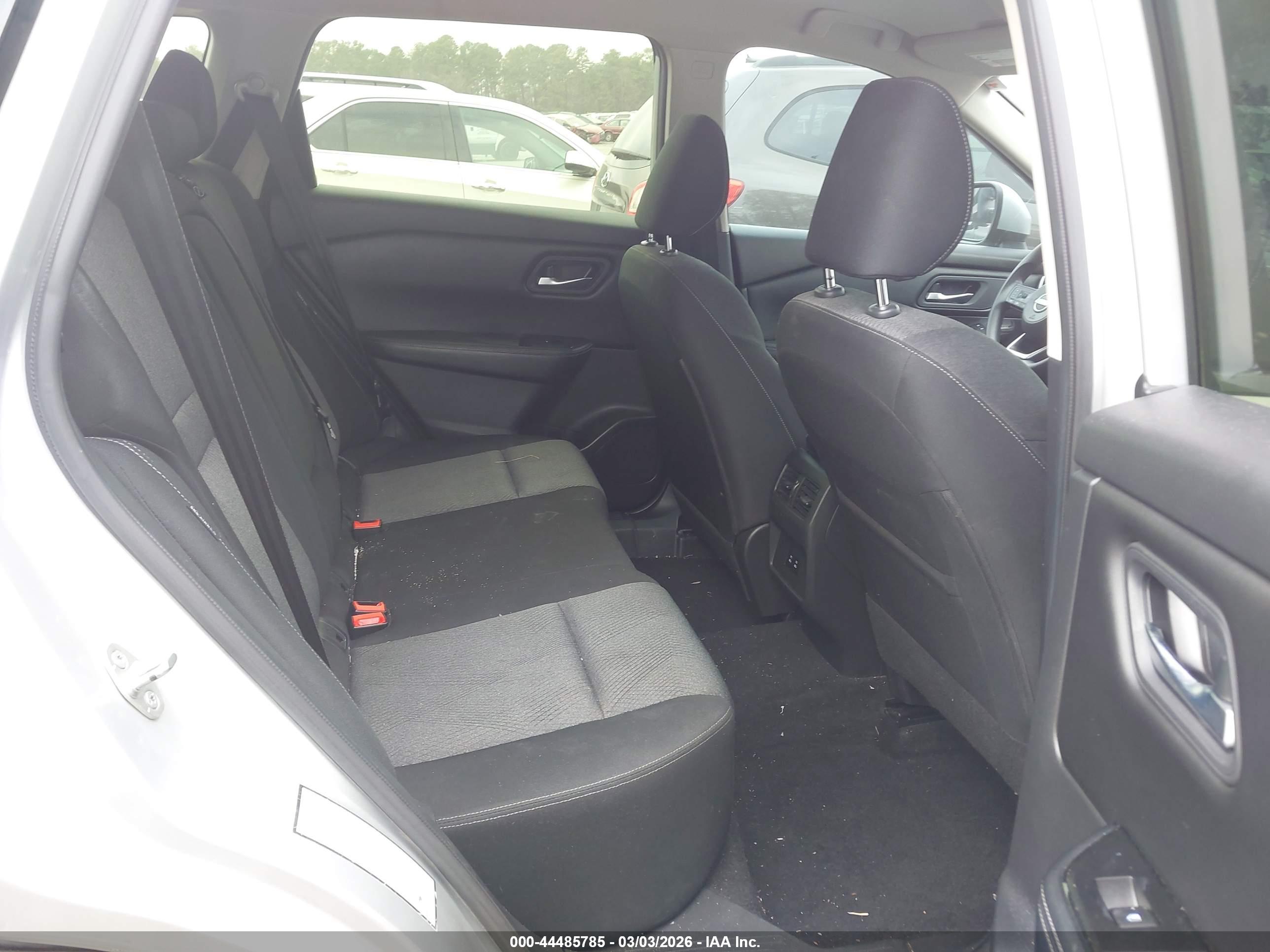 NISSAN ROGUE image 8